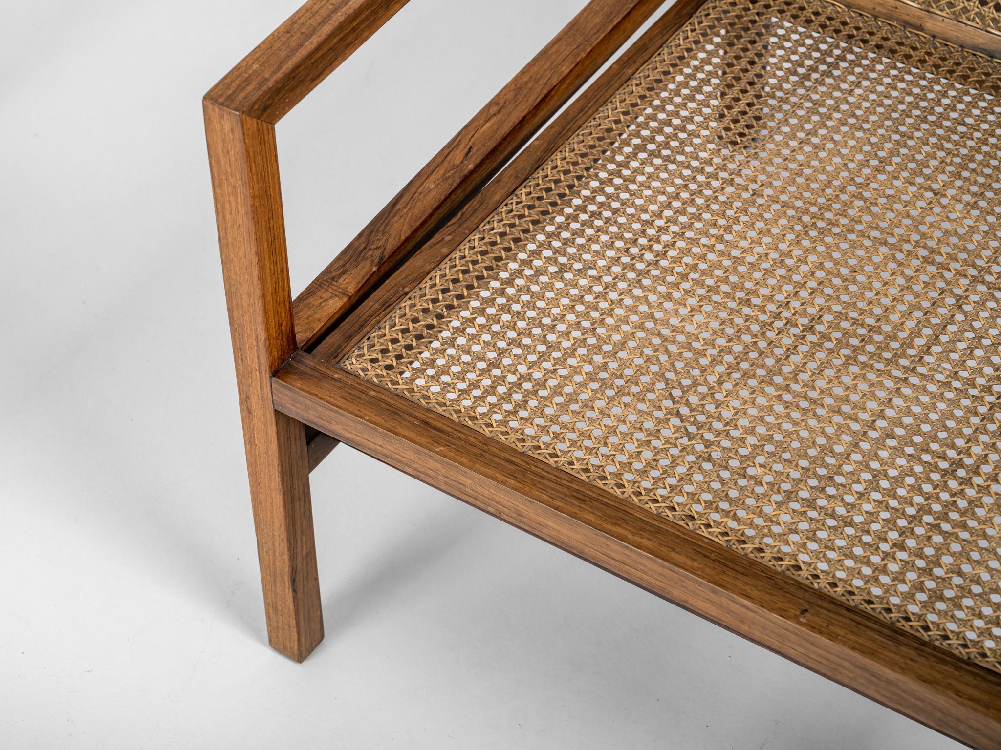 Fauteuil en rotin et palissandre de Joaquim Tenreiro, vers 1958 en vente 3