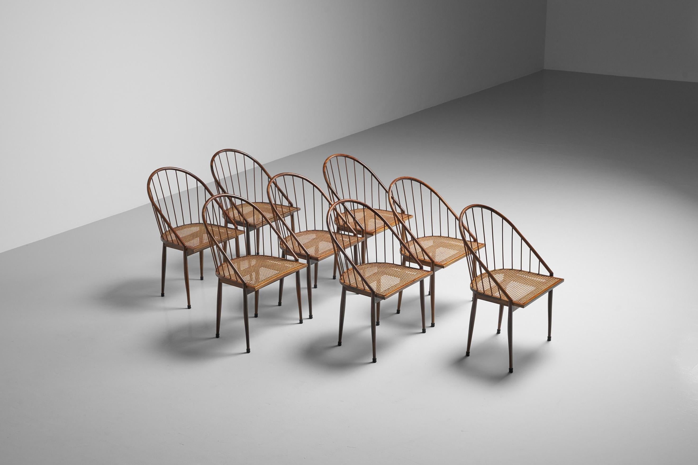 Äußerst seltene und gesuchte 'Curva'-Stühle, entworfen von Joaquim Tenreiro und hergestellt von seiner eigenen Firma Tenreiro Movèis & Decorações, Brasilien 1961. Tenreiro war Bildhauer, Maler, Graveur und Designer und stammte aus einer Familie von