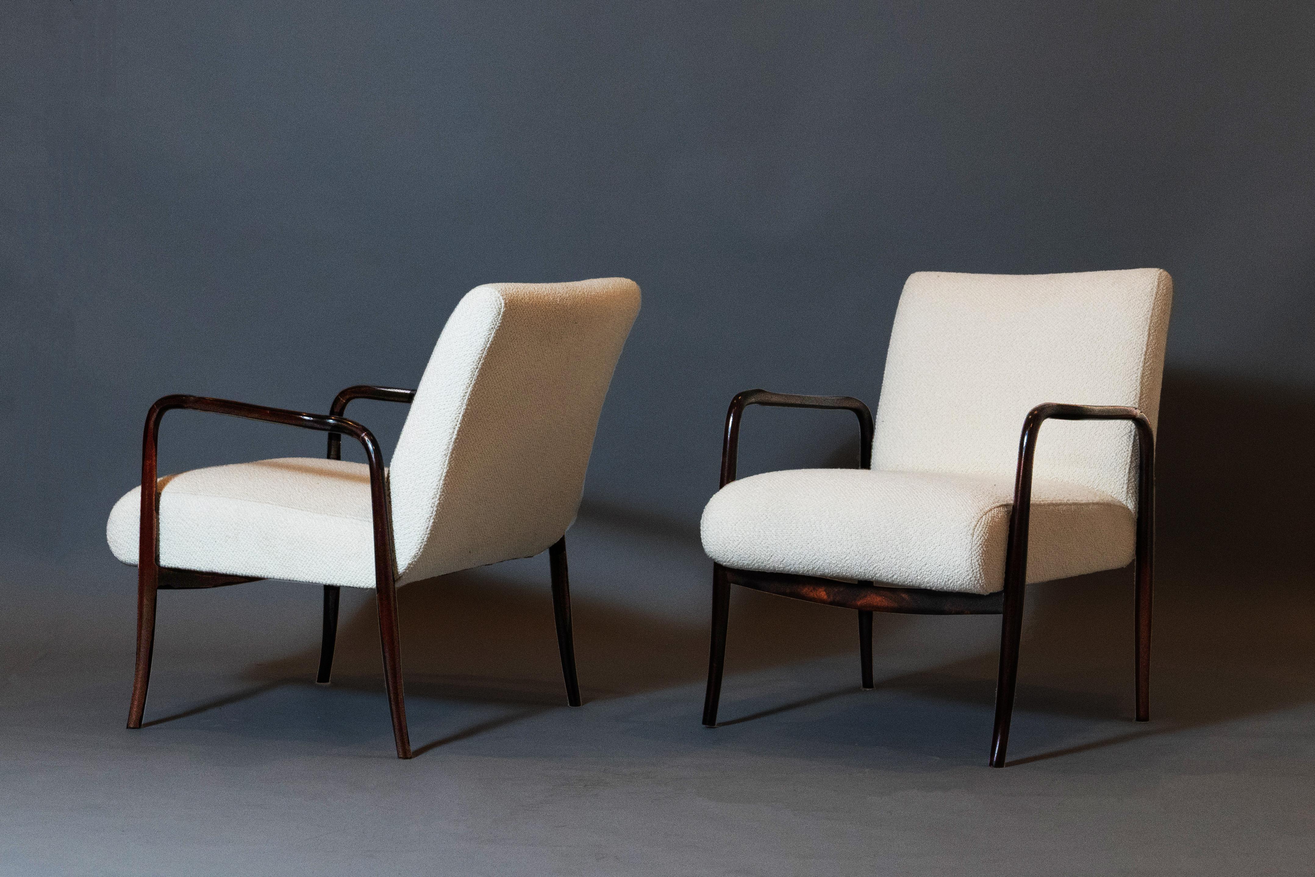 Joaquim Tenreiro (1906 - 1992) 

A stunning pair of armchairs of exceptional lightness and elegance, in jacaranda, by pioneer of Brazilian modernism Joaquim Tenreiro.

Brazil, 1942.   

Chairs are priced individually and sold as a pair. 