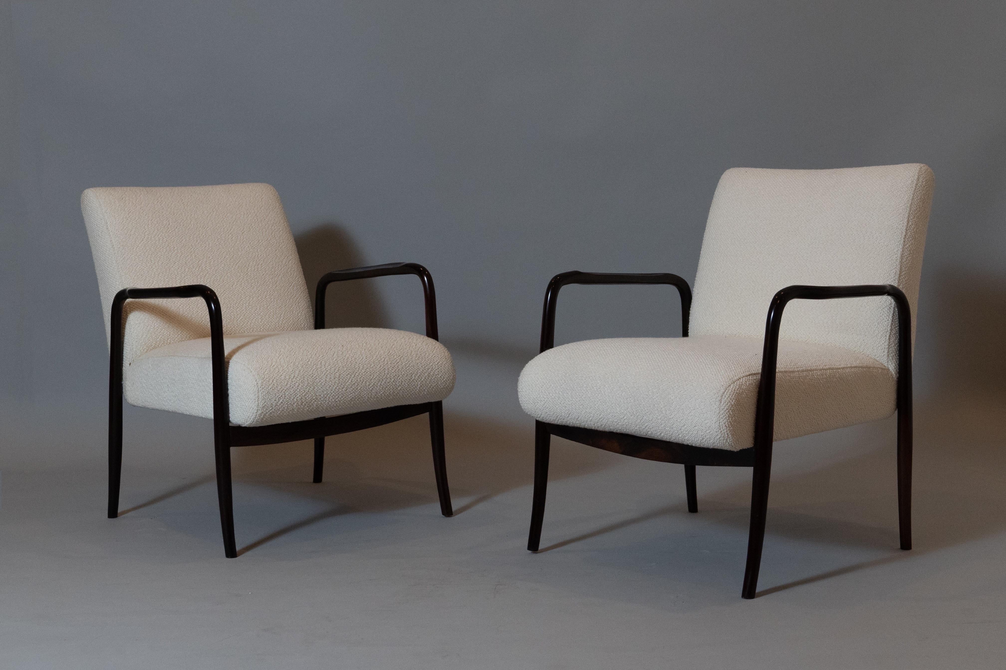 Mid-Century Modern Joaquim Tenreiro : Exceptionnelle paire de fauteuils en jacaranda, Brésil, années 1940 en vente