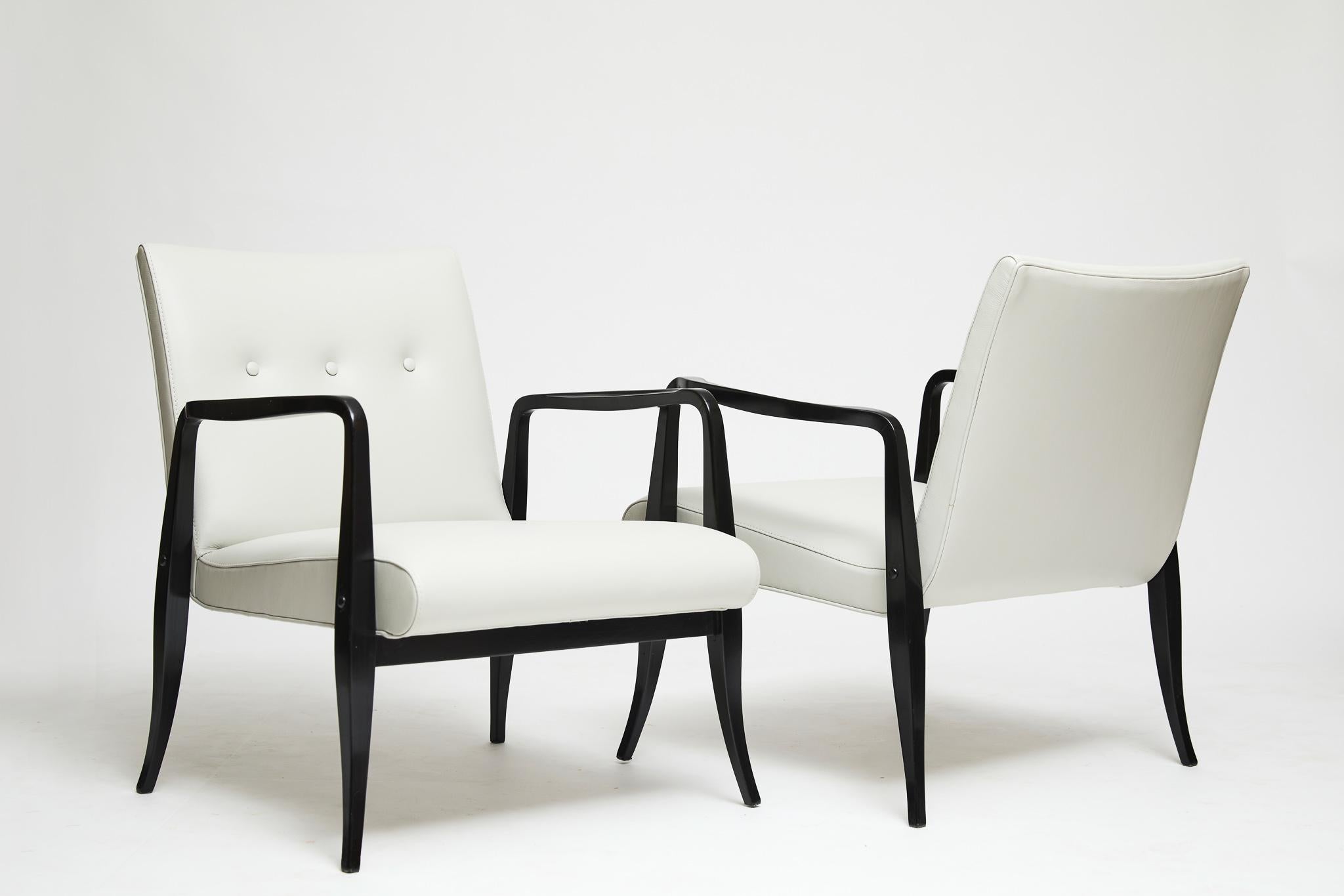 Moderne Sessel aus Hartholz und weißem Leder aus der Mitte des Jahrhunderts. Joaquim Tenreiro, Brasilien im Angebot 3