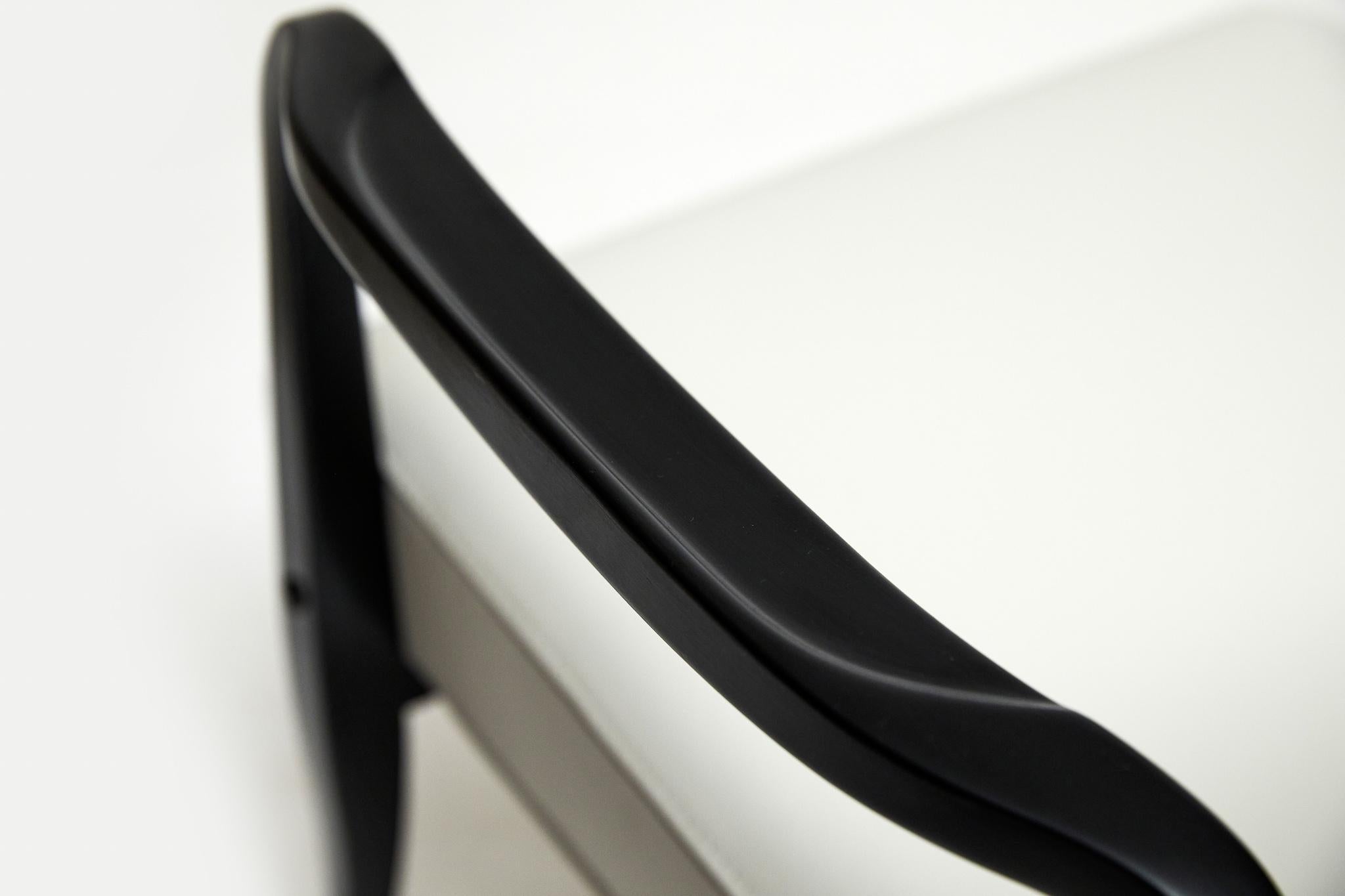 Moderne Sessel aus Hartholz und weißem Leder aus der Mitte des Jahrhunderts. Joaquim Tenreiro, Brasilien im Angebot 4