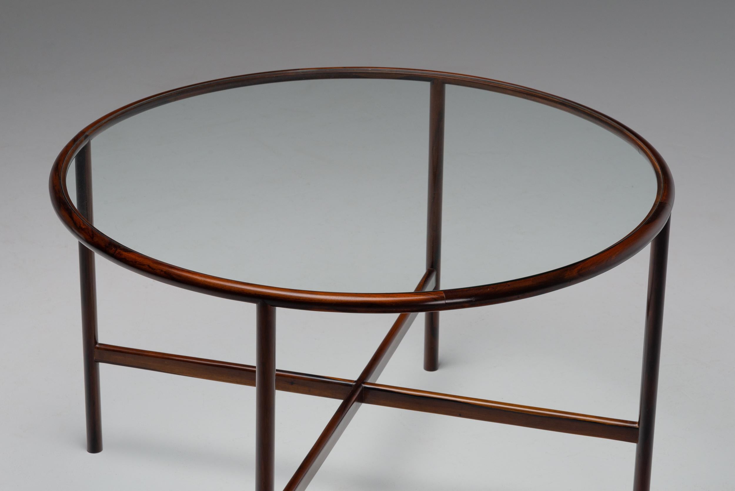 Mid-Century Modern Joaquim Tenreiro round dining table Brazil 1960 For Sale