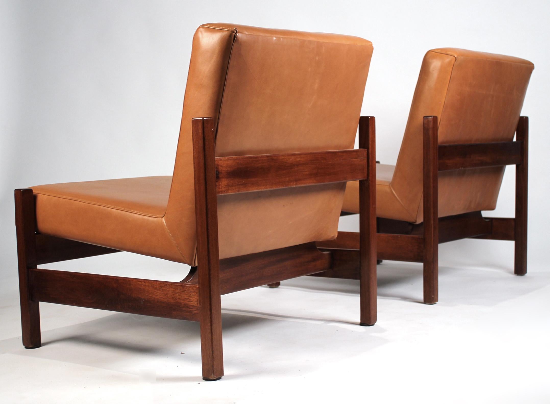 Mid-Century Modern Joaquim Tenreiro Style Peroba Lounge Chairs in leather for Knoll & Forma Brazil