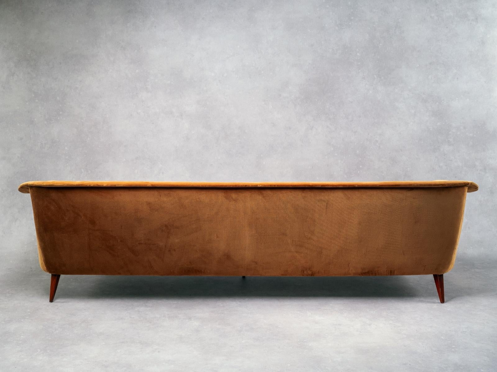 Upholstery Joaquim Tenreiro Vintage 'Curva' Sofa 1960s Brazil Velvet For Sale