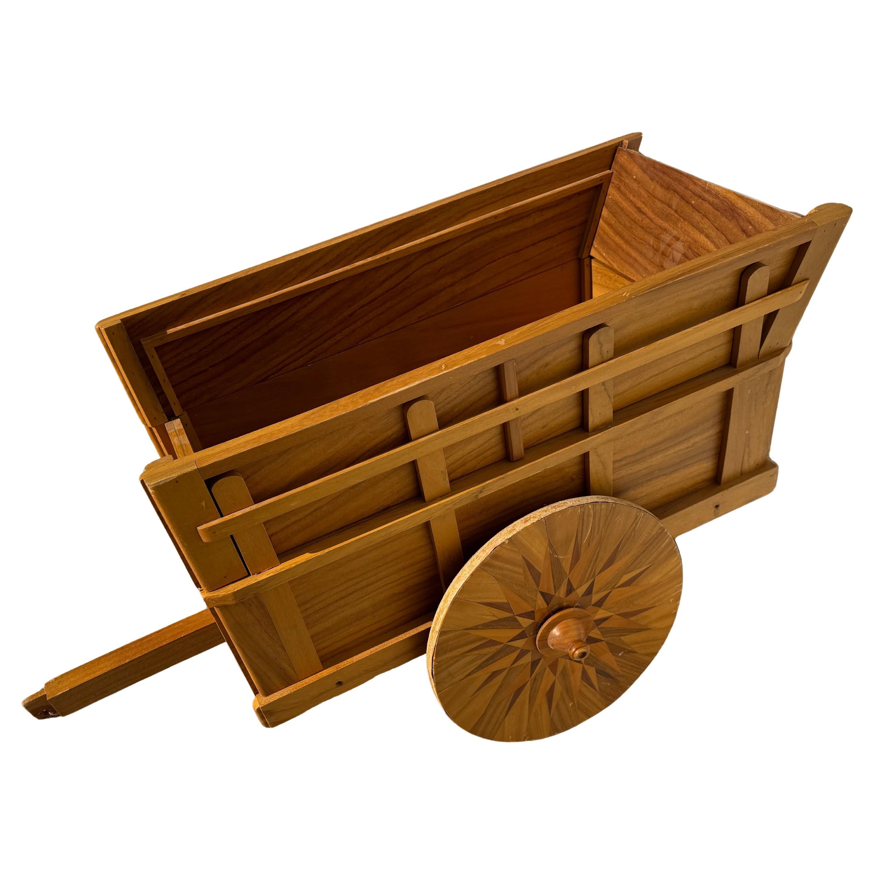 Joaquin Chaveri Chariot à roulettes en bois incrusté