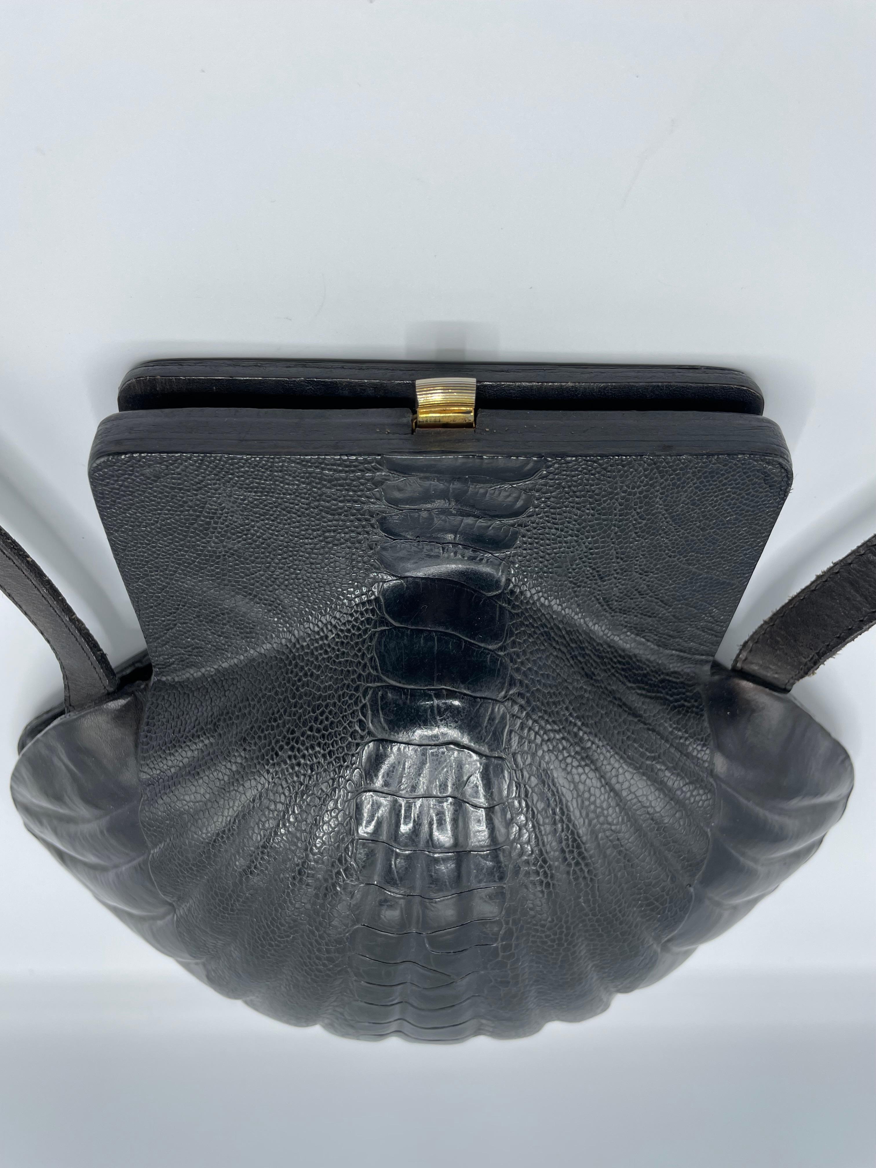 Joaquin Olivier for Tabatà Scallops vintage bag 1960 In Good Condition For Sale In Palm Beach, FL