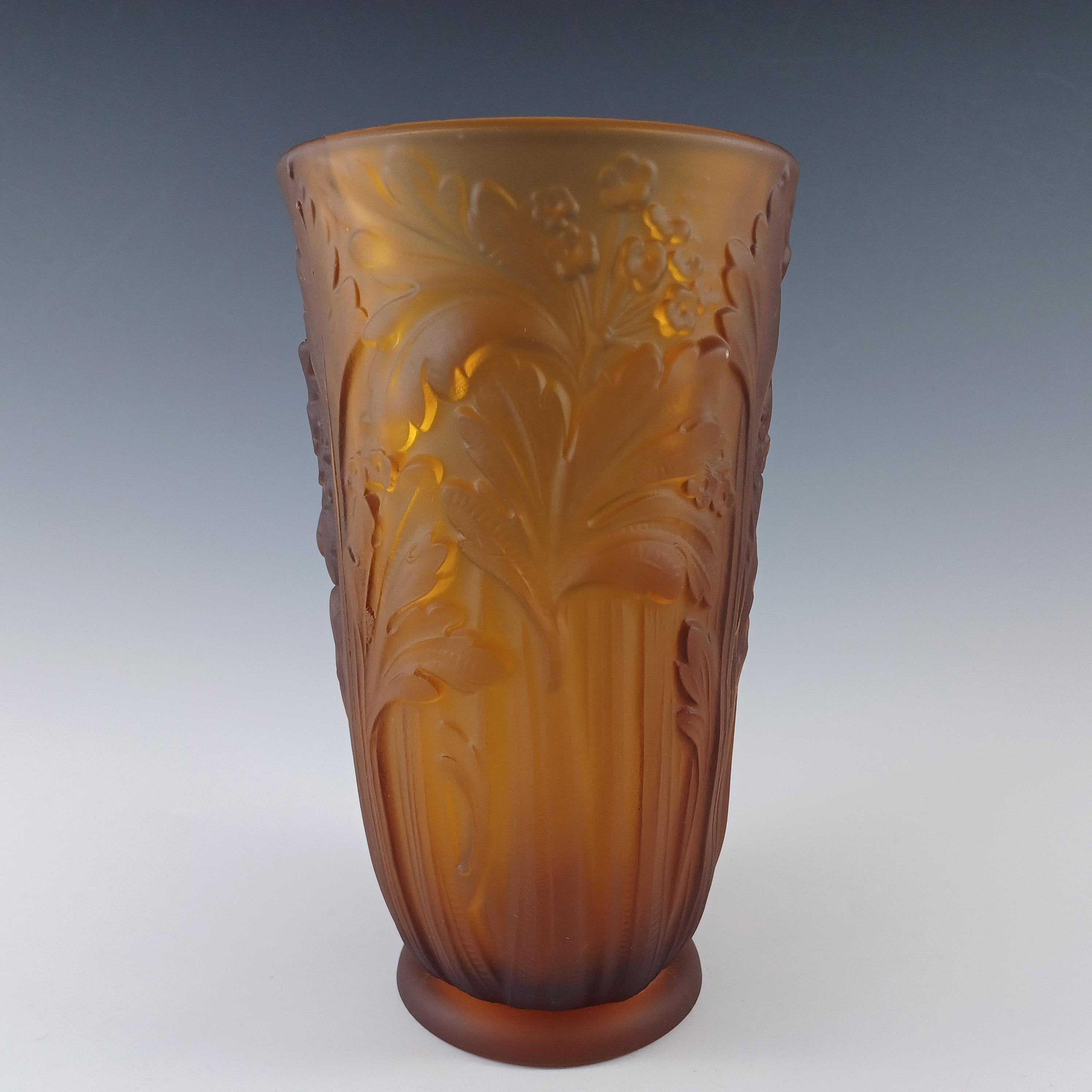 Eine wunderbare Art-Deco-Vase aus gefrostetem Braunglas 