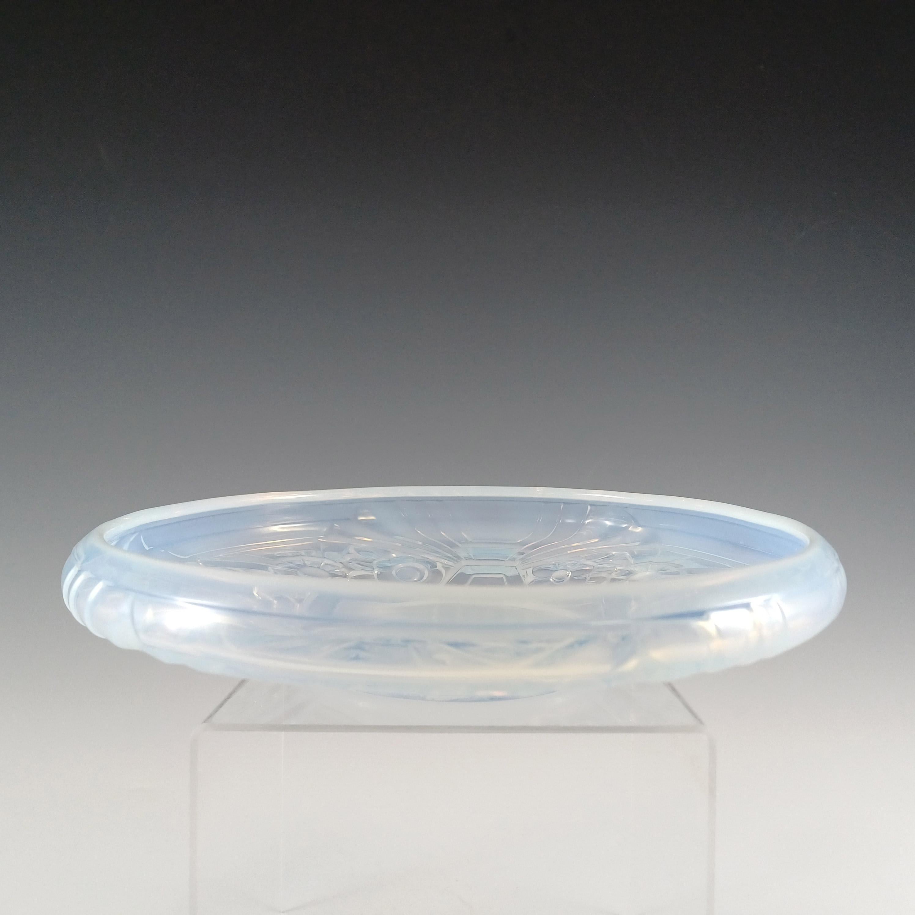 Pressé Bol à fleurs Art Déco Jobling #6000 en verre opalin / opalescent en vente
