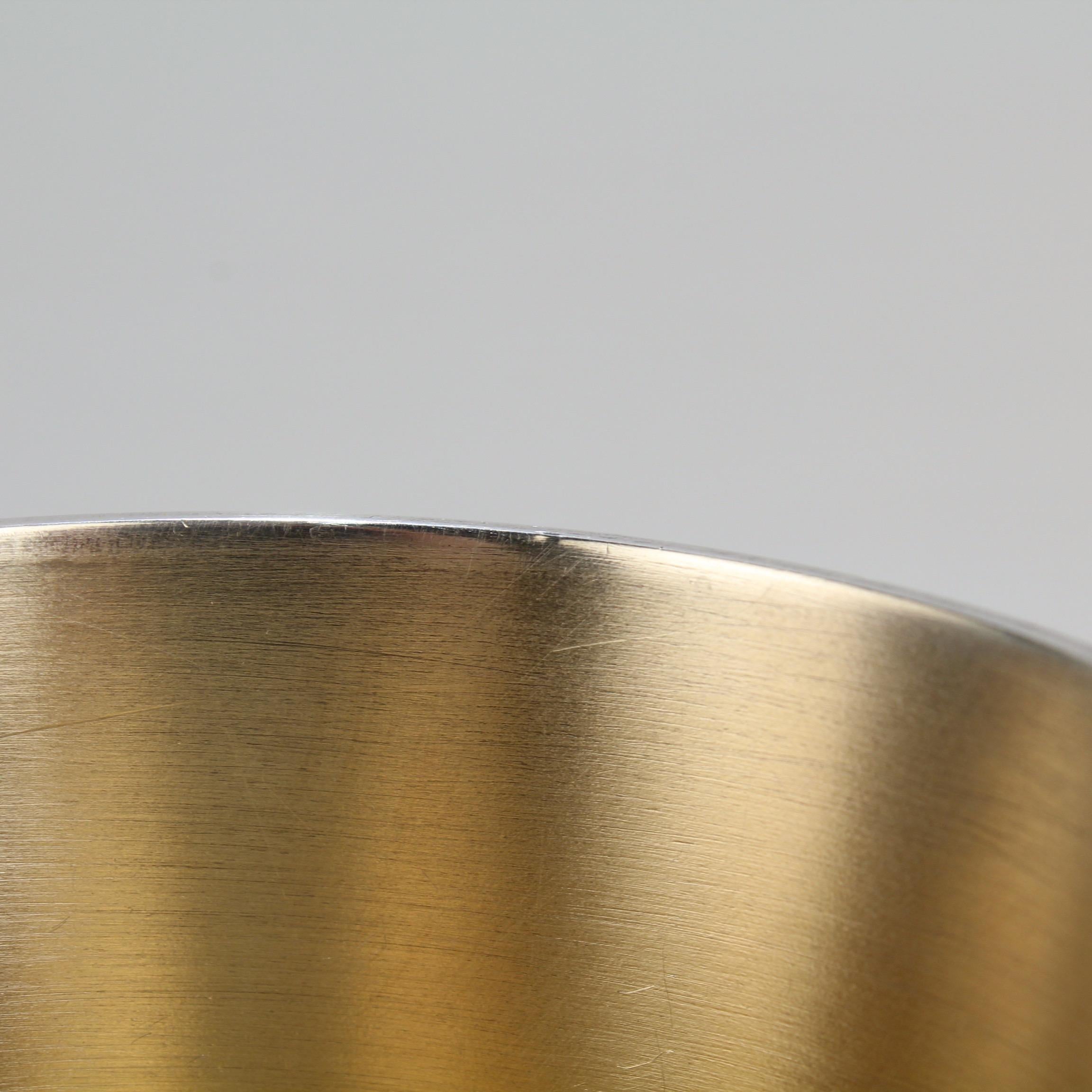 Bicchiere o tazza conica in argento sterling di Jocelyn Burton con conchiglia di Cowrie in vendita 8