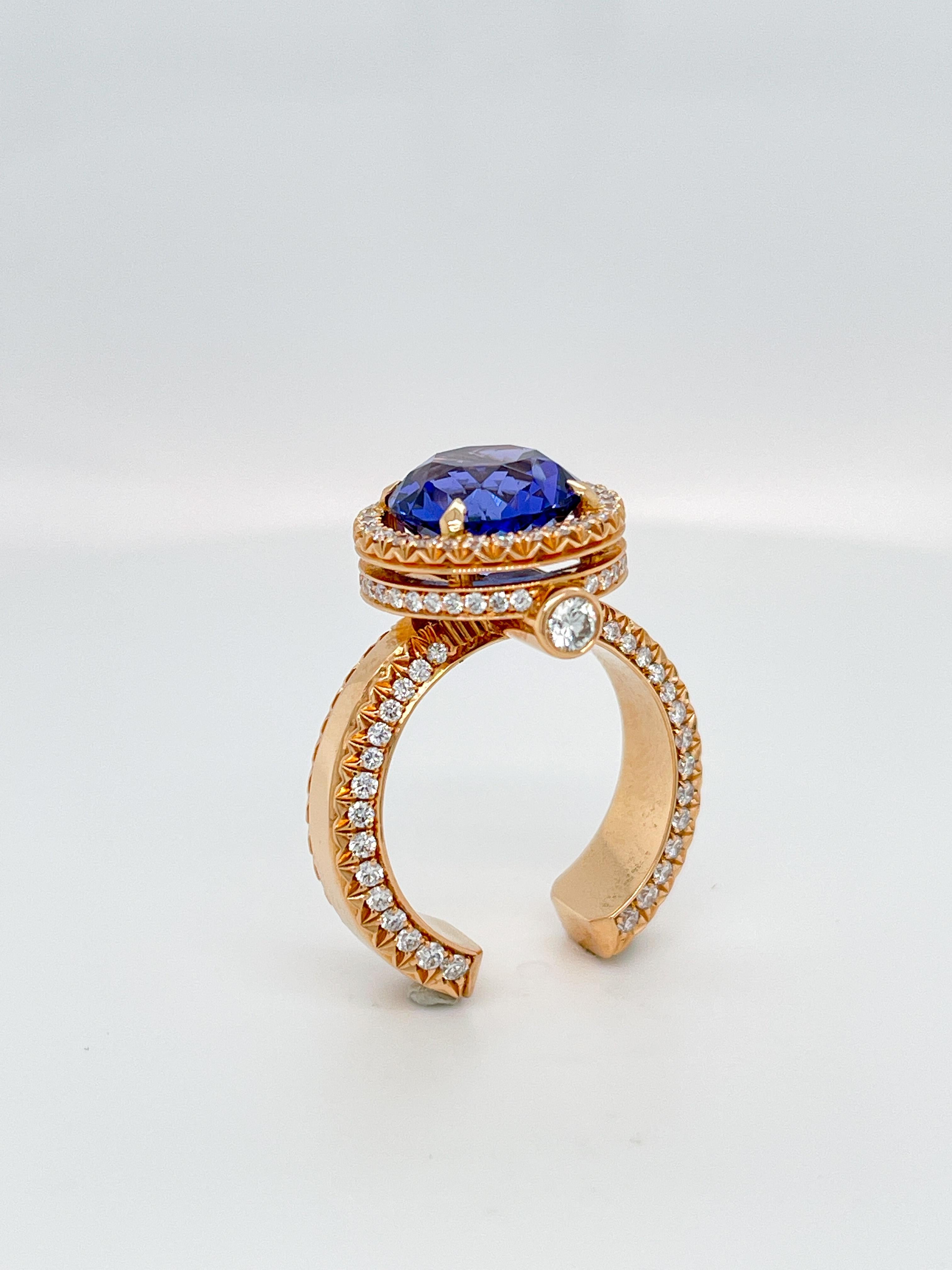 18 Karat Yellow Gold Cocktail Ring featuring a 4.75 Carat Deep Purple Tanzanite stone.

Round Mixed cut diameter 9,51 mm
The Tanzanite is set with Collection Grade Diamonds weighing 1.70 ct.

This ring is one of Jochen Leën's Amnesia Collection with