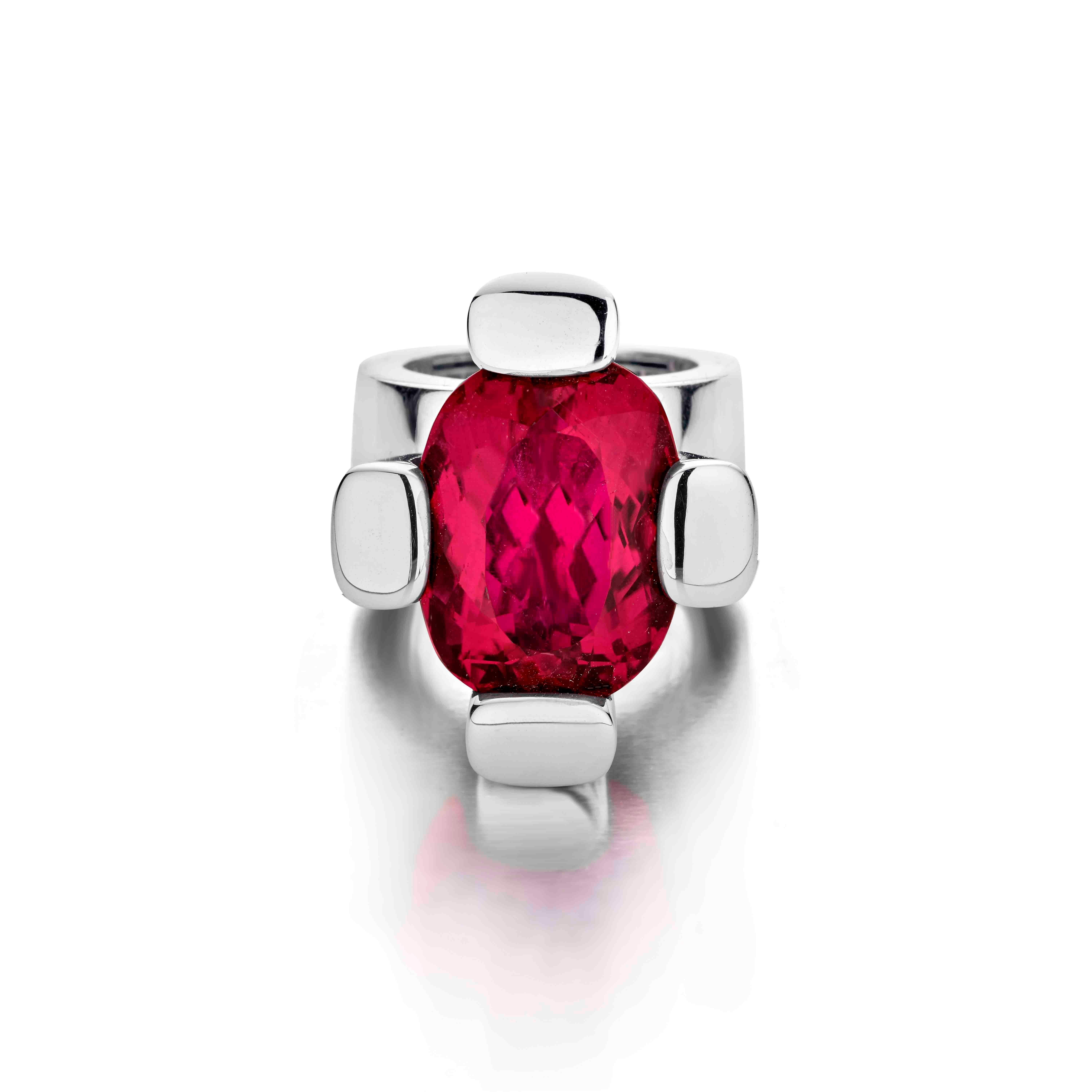 White gold ring (18K), featuring a Deep Reddish Purplish Pink Rubellite of 28.85ct.
Oval mixed cut measuring 20 x 14.8 x 11.7 mm.

This items name was given the 