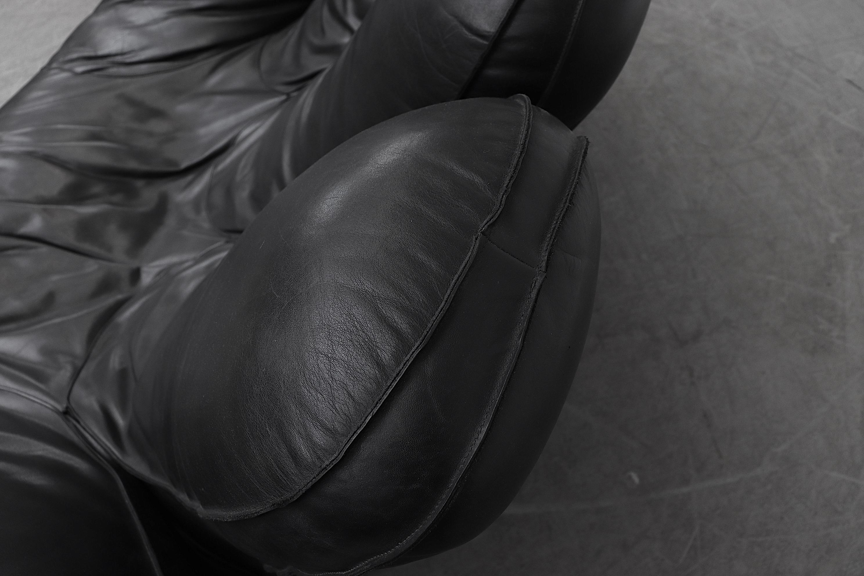 'Joe' Baseball Glove Black Leather Lounge Chair by Poltronova 4