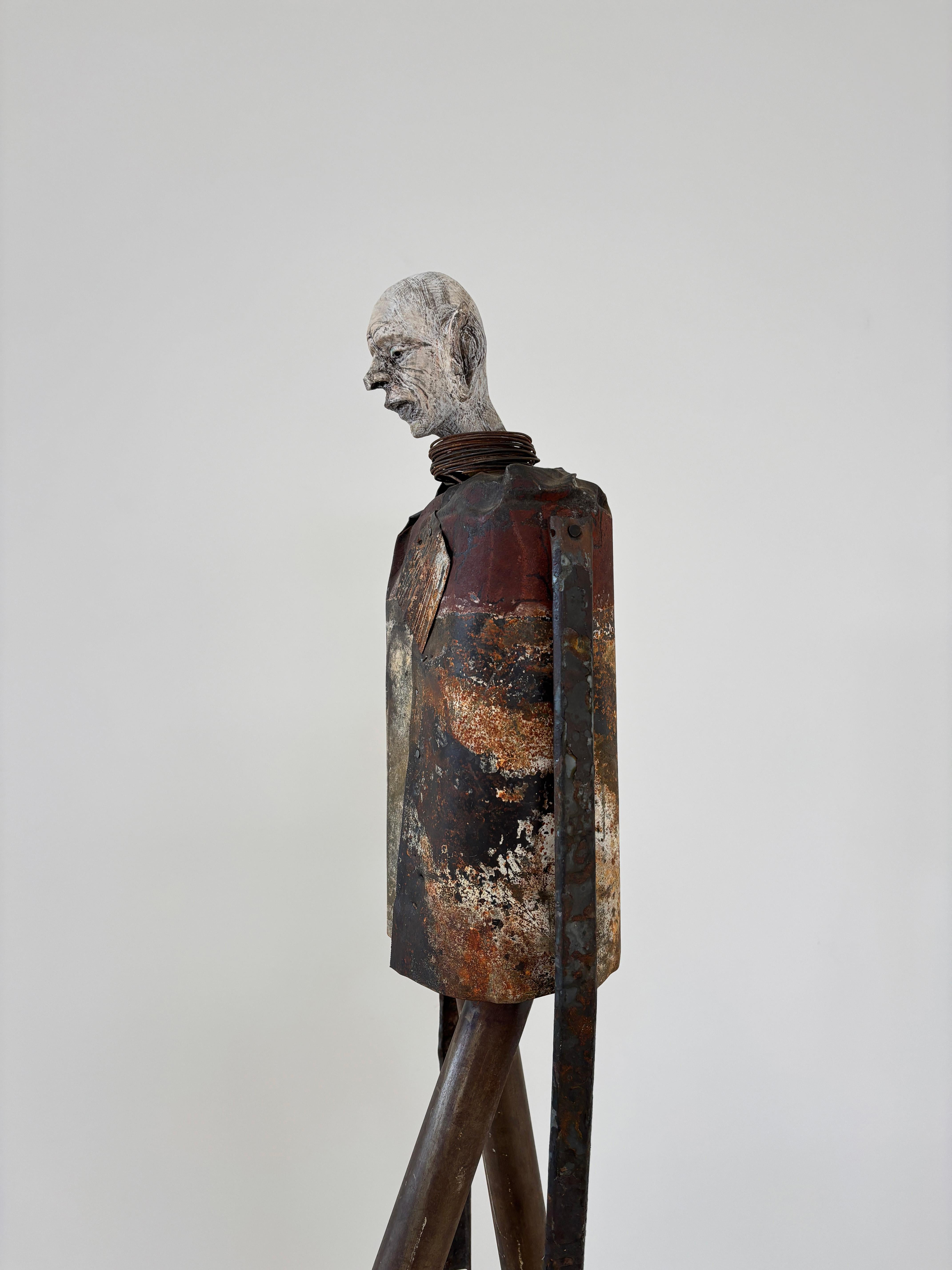 Re degli Elfi - Figurative Sculpture Marrone di Joe Brubaker