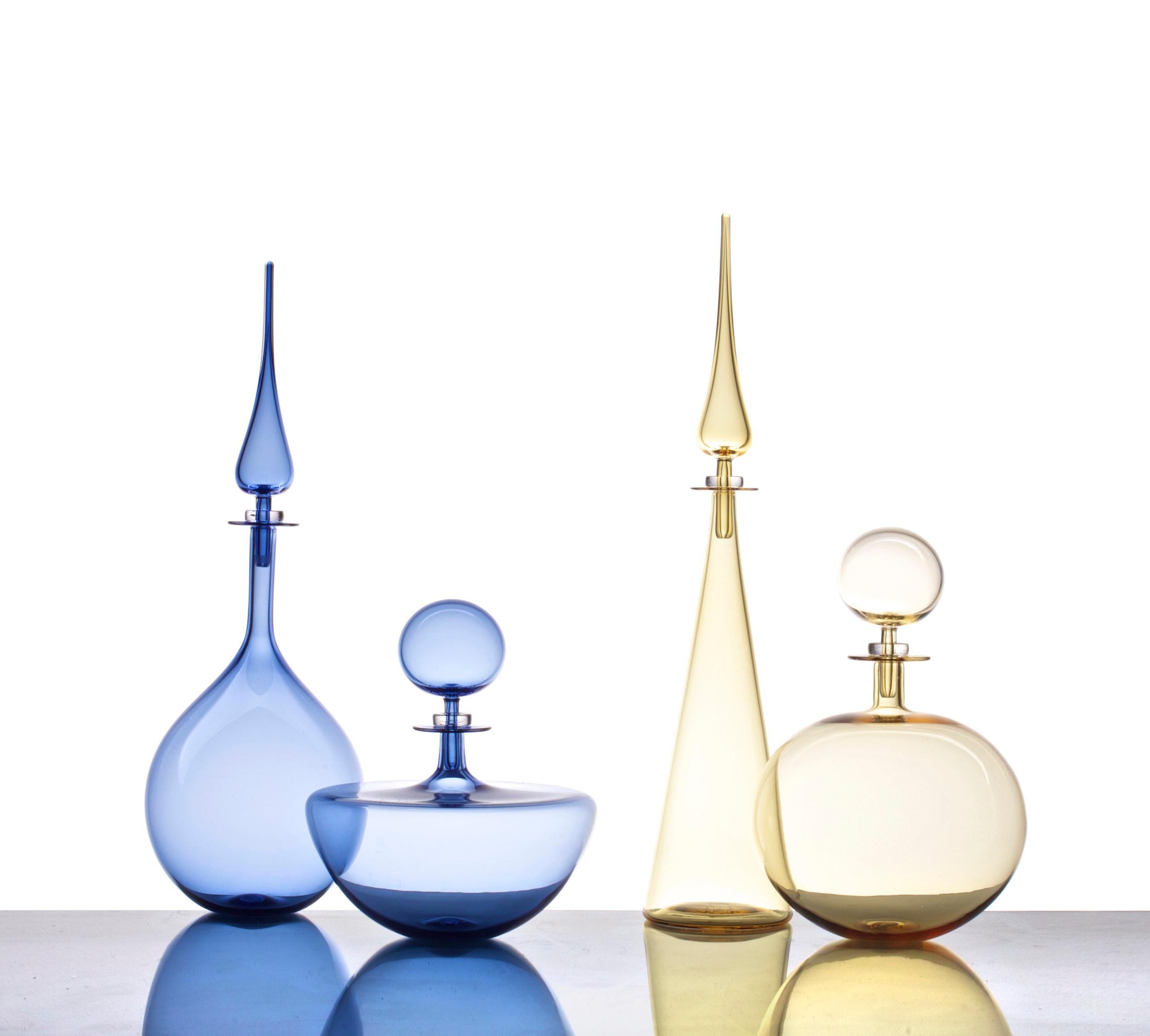 Moderno Joe Cariati Petite Glass Decanter Pairs, 2024 in vendita