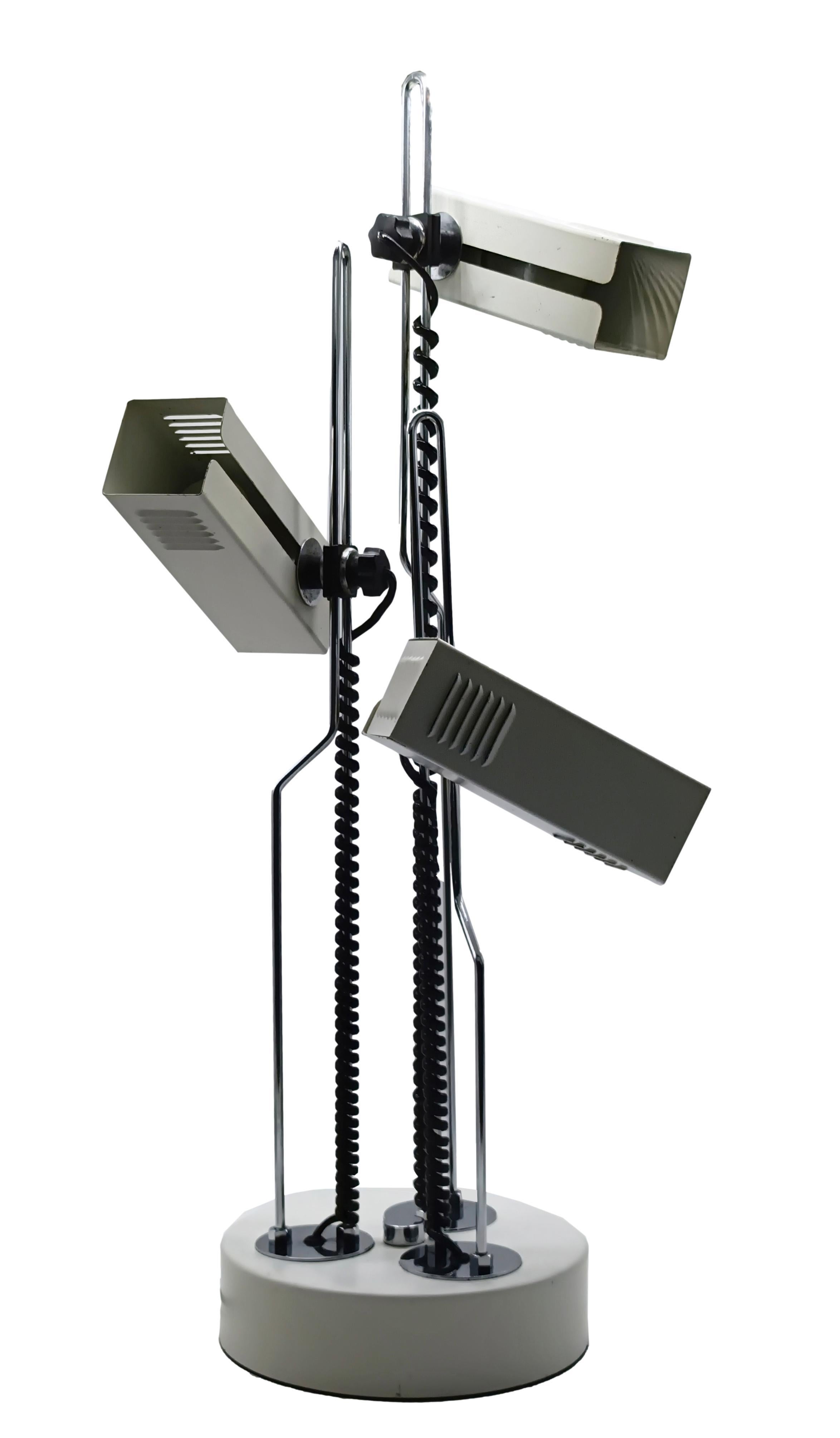 Mid-Century Modern Joe Colombo Attrib. Table Lamp with 3 Adjustable Lights, Italy 1970s For Sale