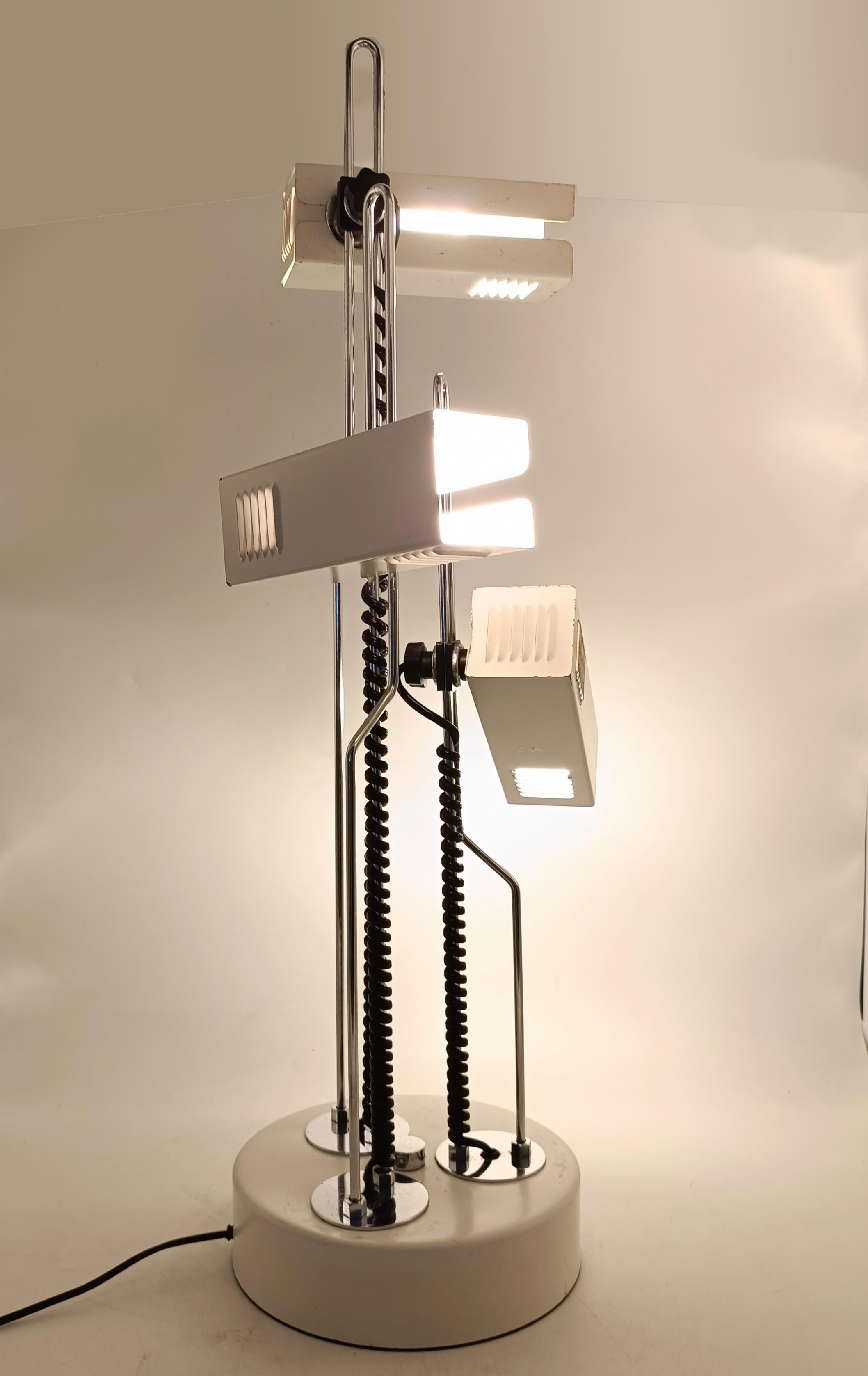 Joe Colombo Attrib. Table Lamp with 3 Adjustable Lights, Italy 1970s For Sale 1