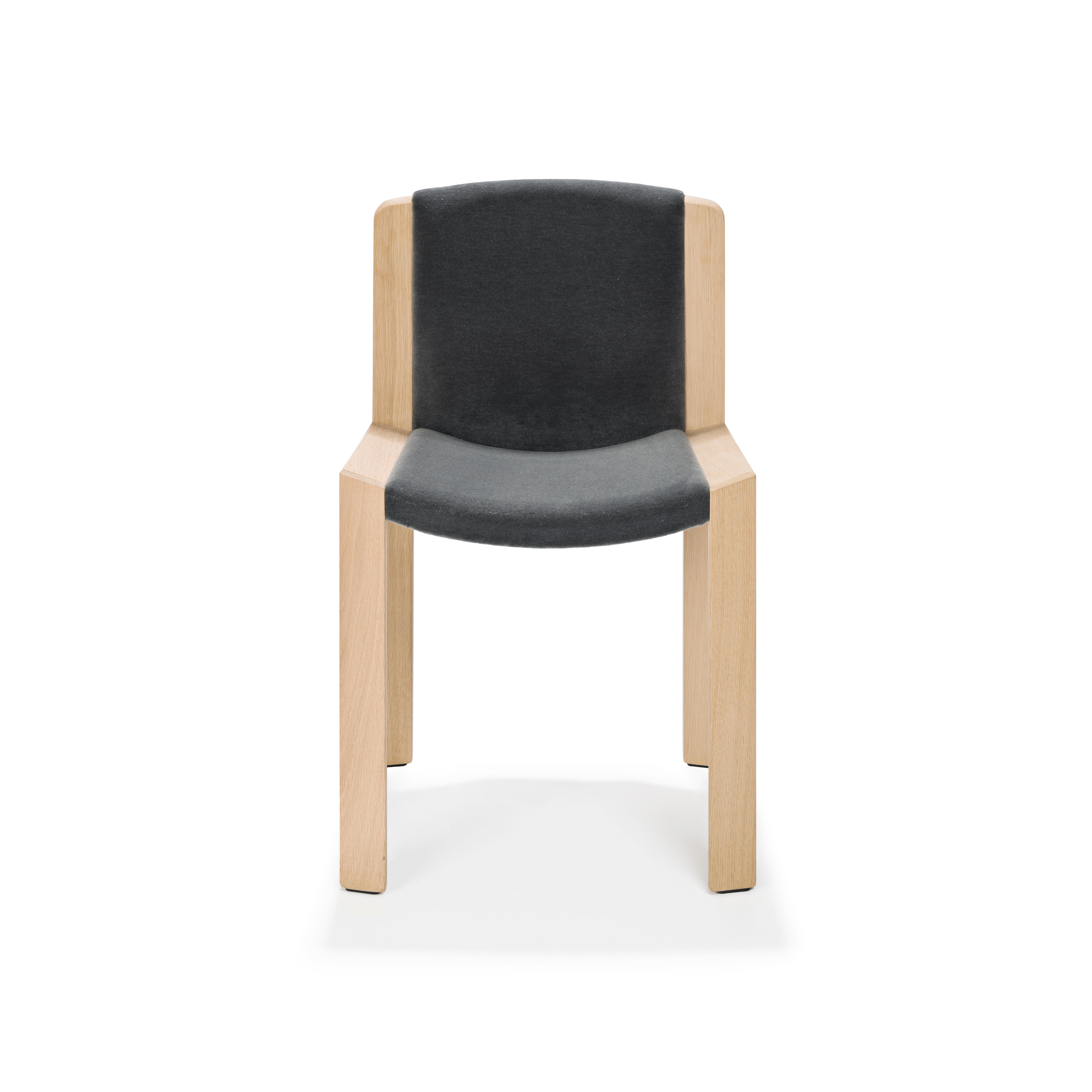 Joe Colombo Sedia 300  per Karakter

Progettata dal lungimirante designer italiano Joe Colombo, la Sedia 300 è un bellissimo esempio della sua sensibilità per il design funzionale. La seduta e lo schienale imbottiti e delicatamente curvati