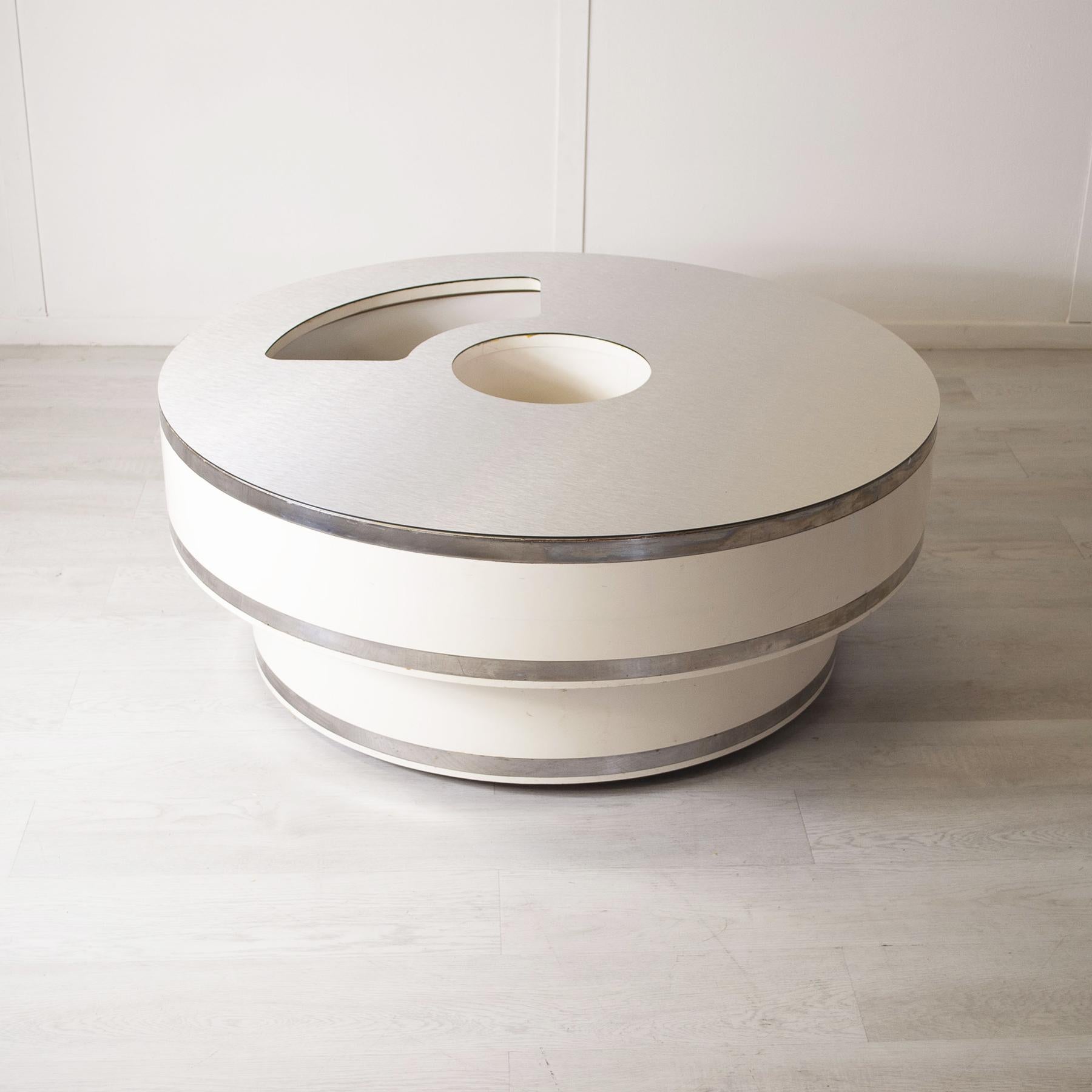 Mid-Century Modern Joe Colombo coffee table late 60s. For Sale