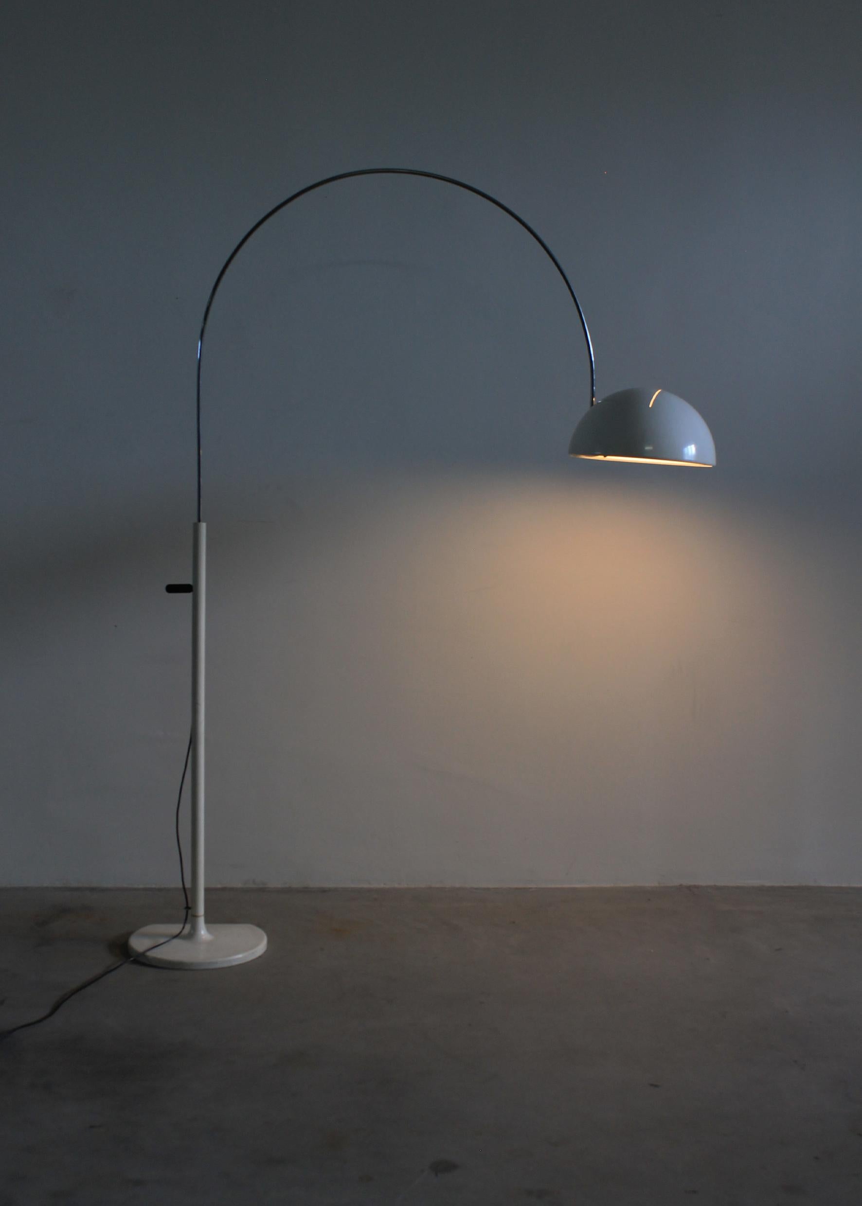 Mid-Century Modern Joe Colombo Coupè Floor Lamp in White Lacquered Metal by Oluce 1967 Italy