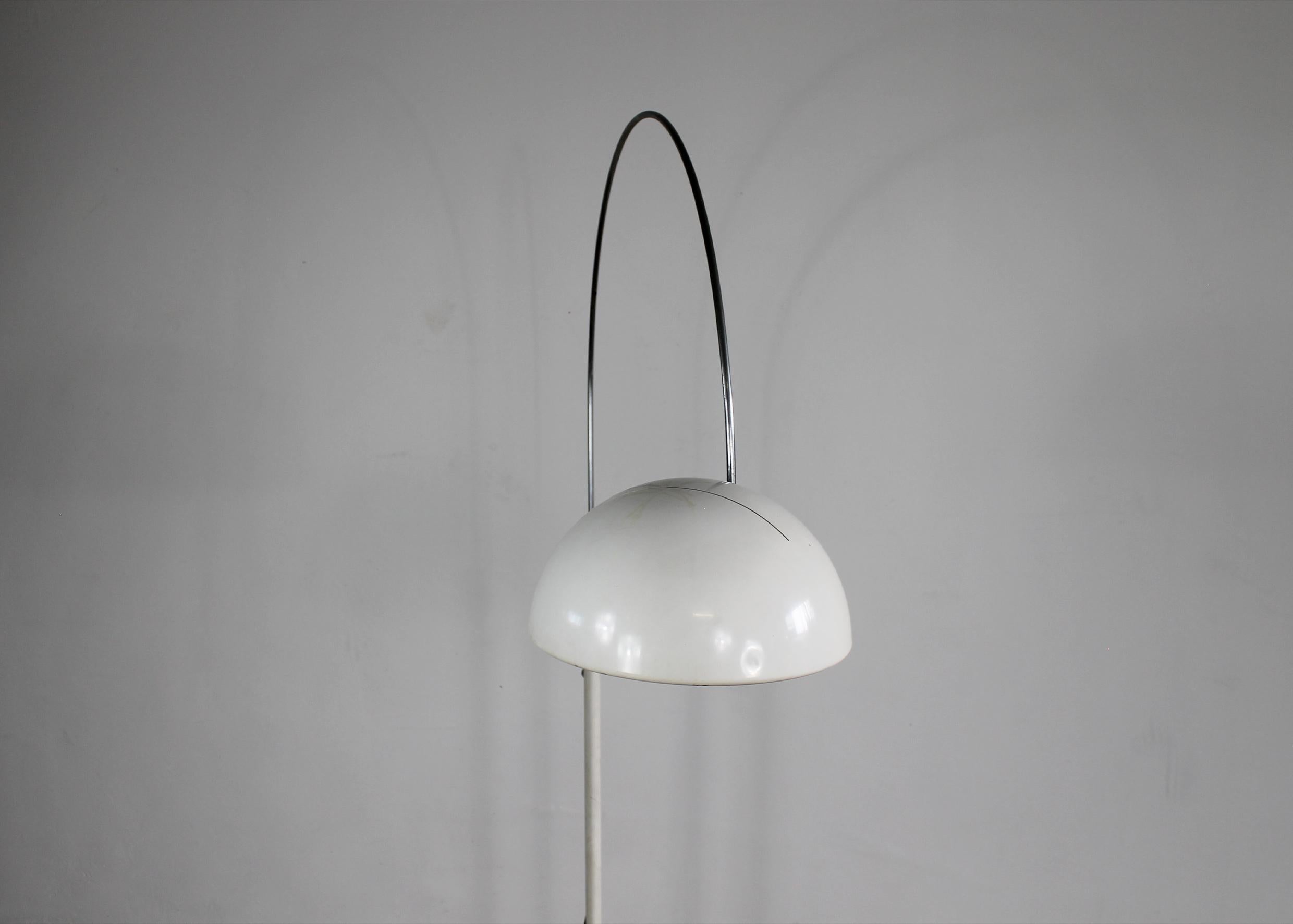 Joe Colombo Coupè Floor Lamp in White Lacquered Metal by Oluce 1967 Italy 1