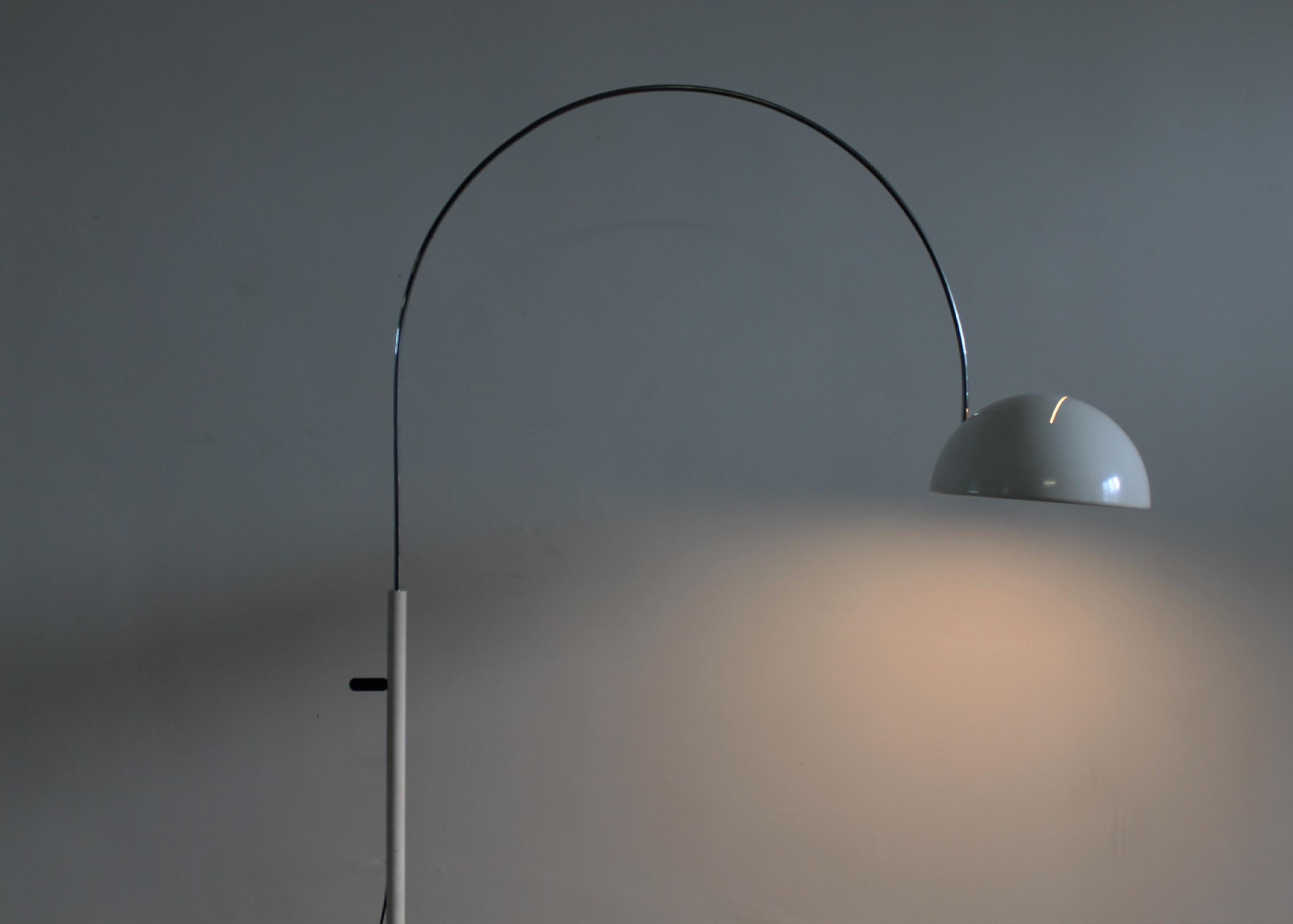 Joe Colombo Coupè Floor Lamp in White Lacquered Metal by Oluce 1967 Italy 2