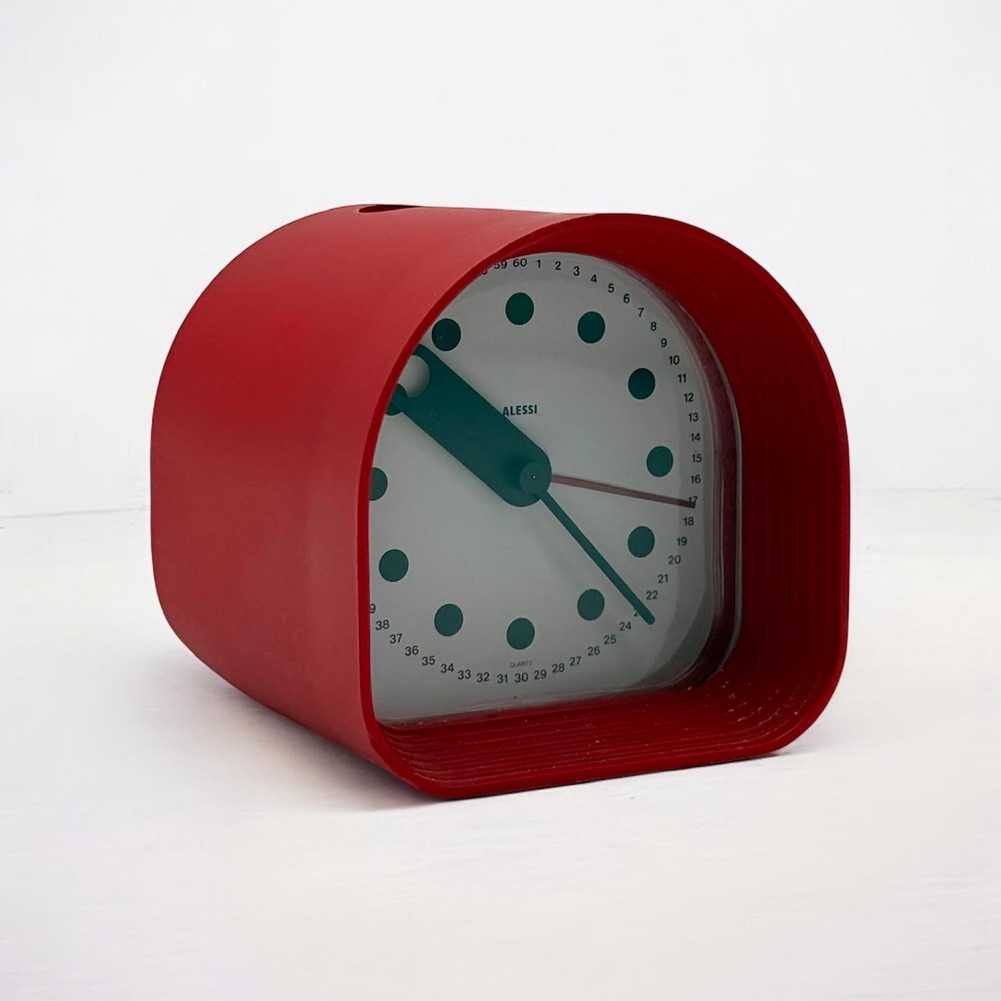 Discover a rare piece of design history with this Alessi 02/R Optic alarm clock, an iconic reissue of Joe Colombo's visionary 1970s design. First produced by Ritz Italora, this striking model was brought back to life by Alessi in 1988 in bold red,