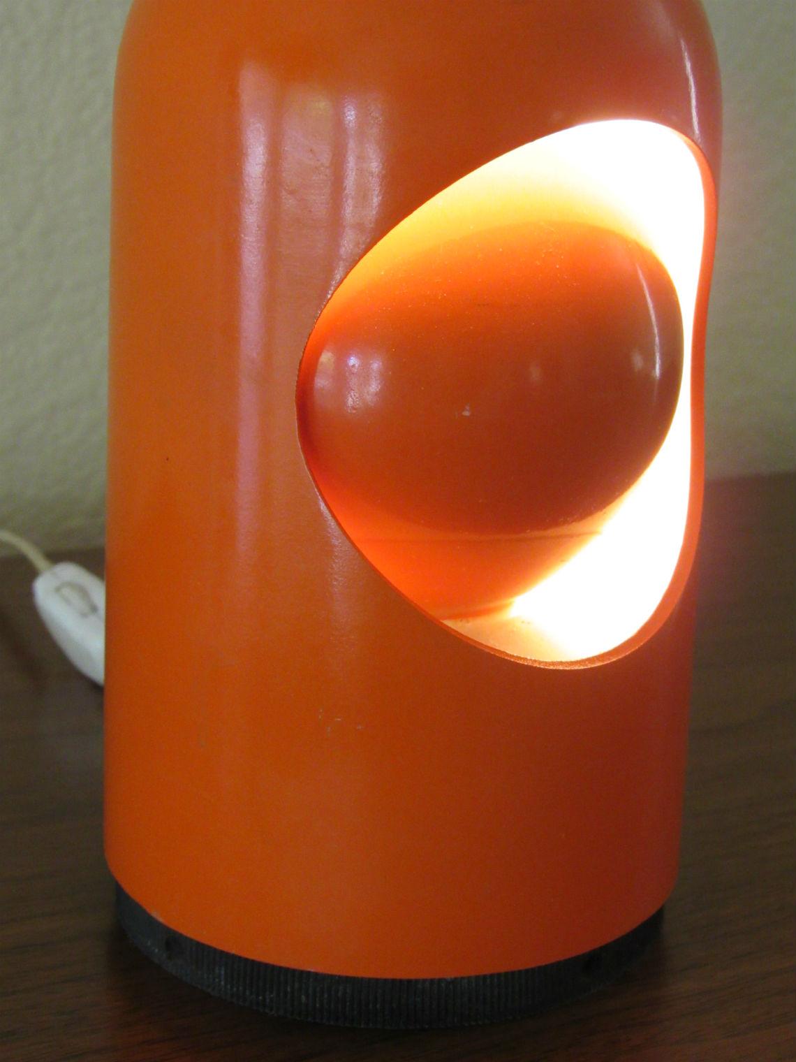 Joe Colombo Eclipse Space Age Table Lamp for Lightolier, circa 1960s In Good Condition For Sale In Surprise, AZ