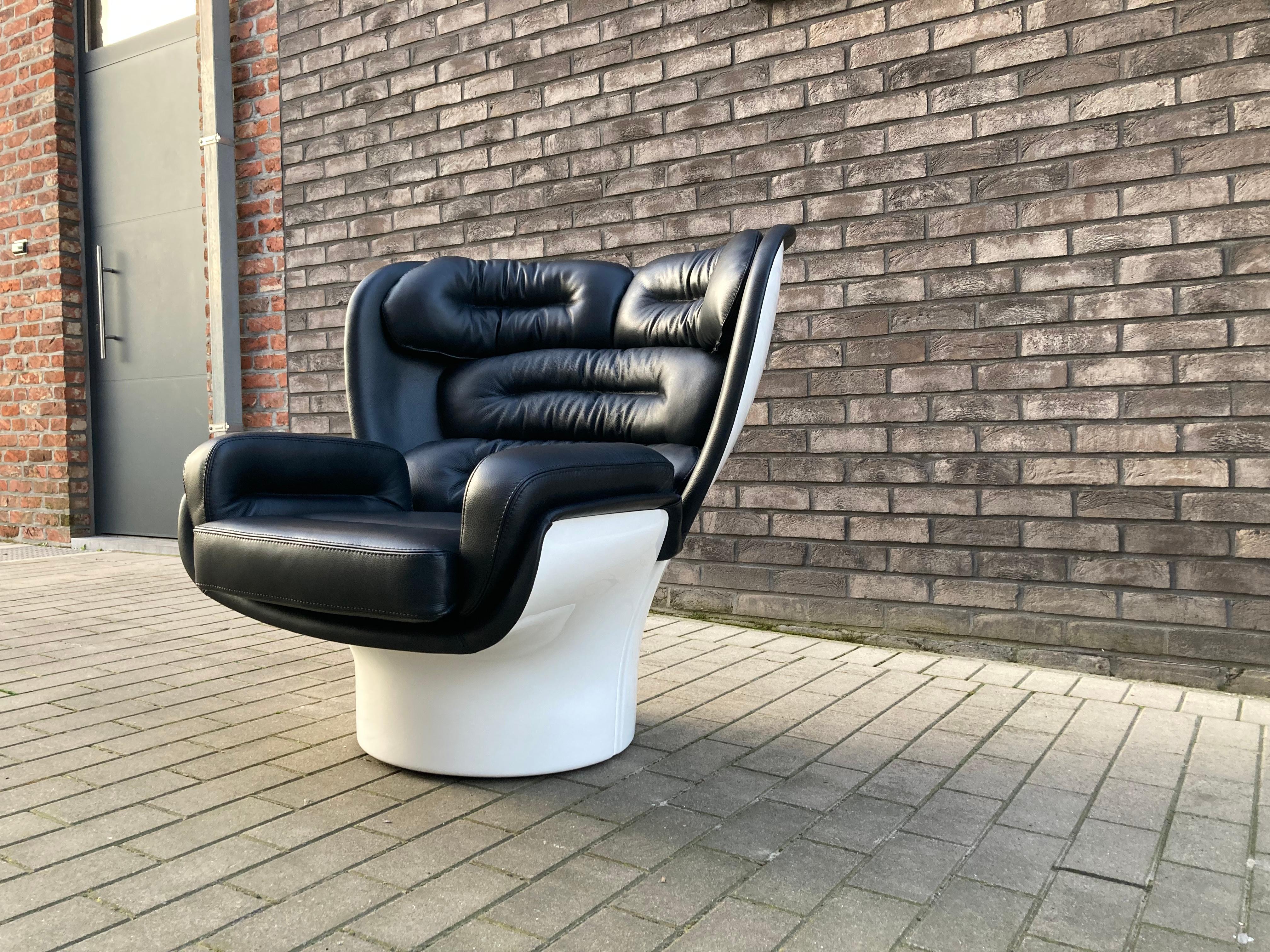 Joe Colombo Elda Chair, Black Leather, White Fiberglass Shell For Sale 4