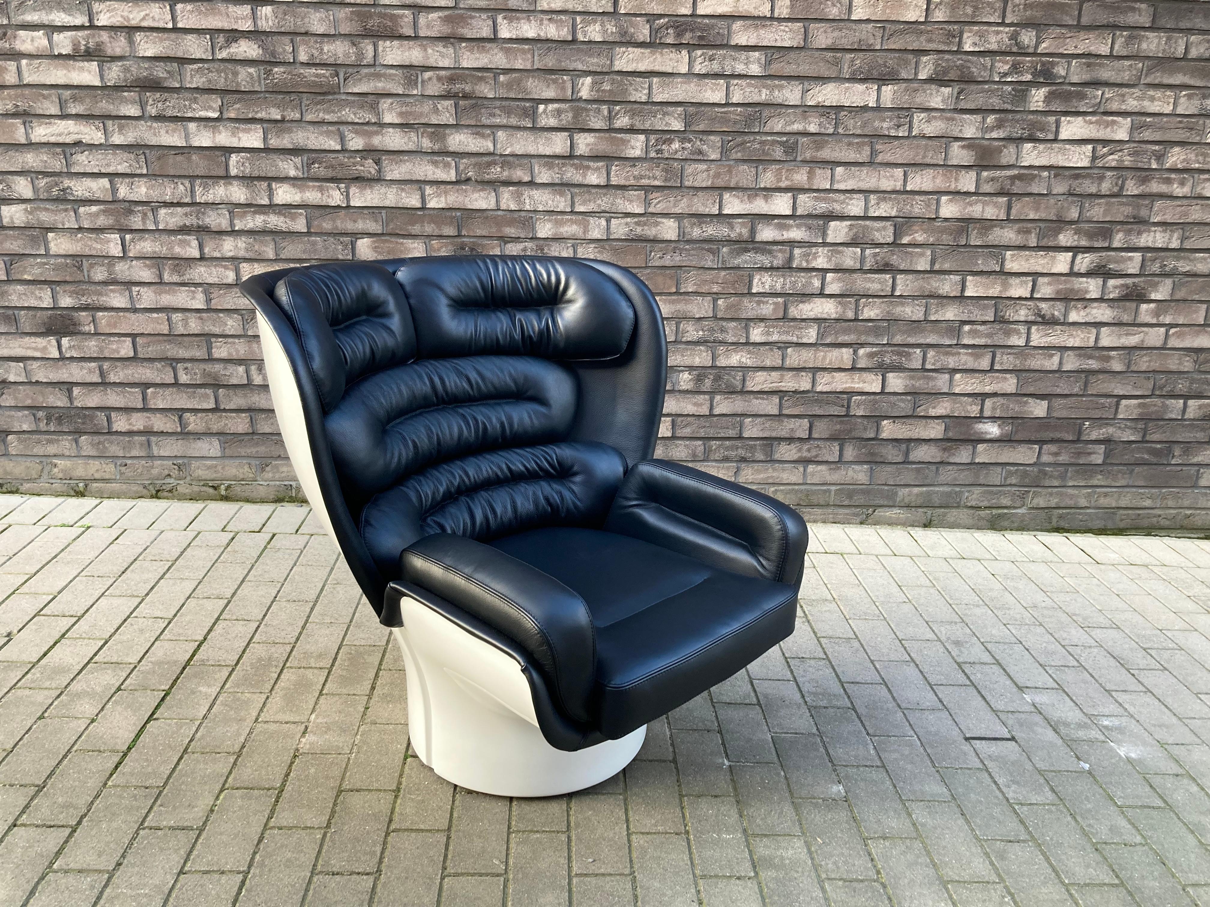 Space Age Joe Colombo Elda Chair, Black Leather, White Fiberglass Shell For Sale