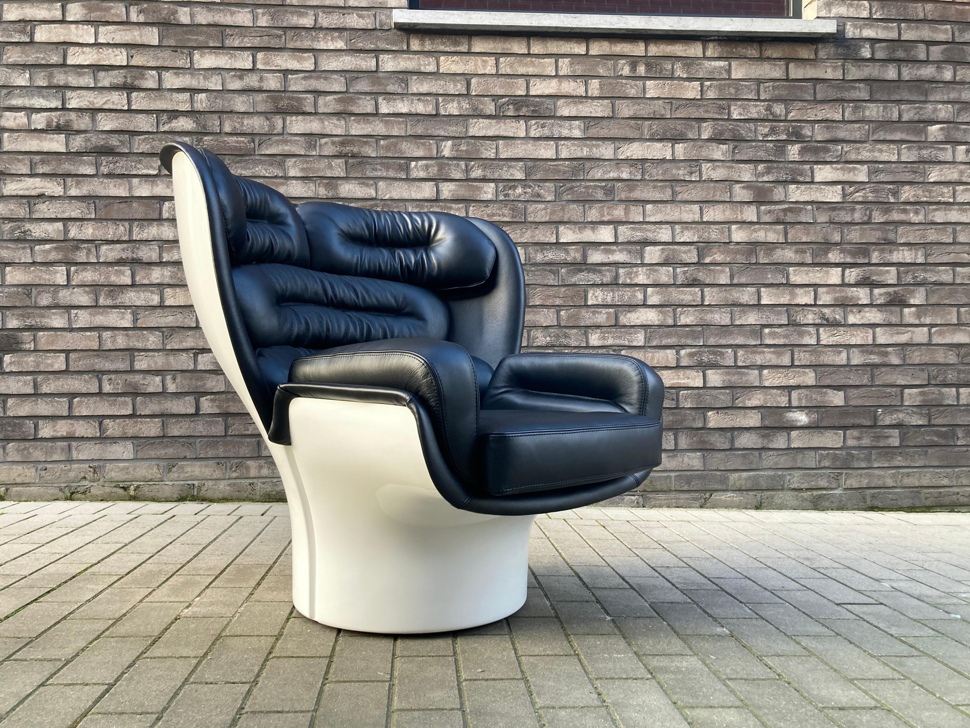 Joe Colombo Elda Chair, Black Leather, White Fiberglass Shell In New Condition For Sale In Izegem, BE