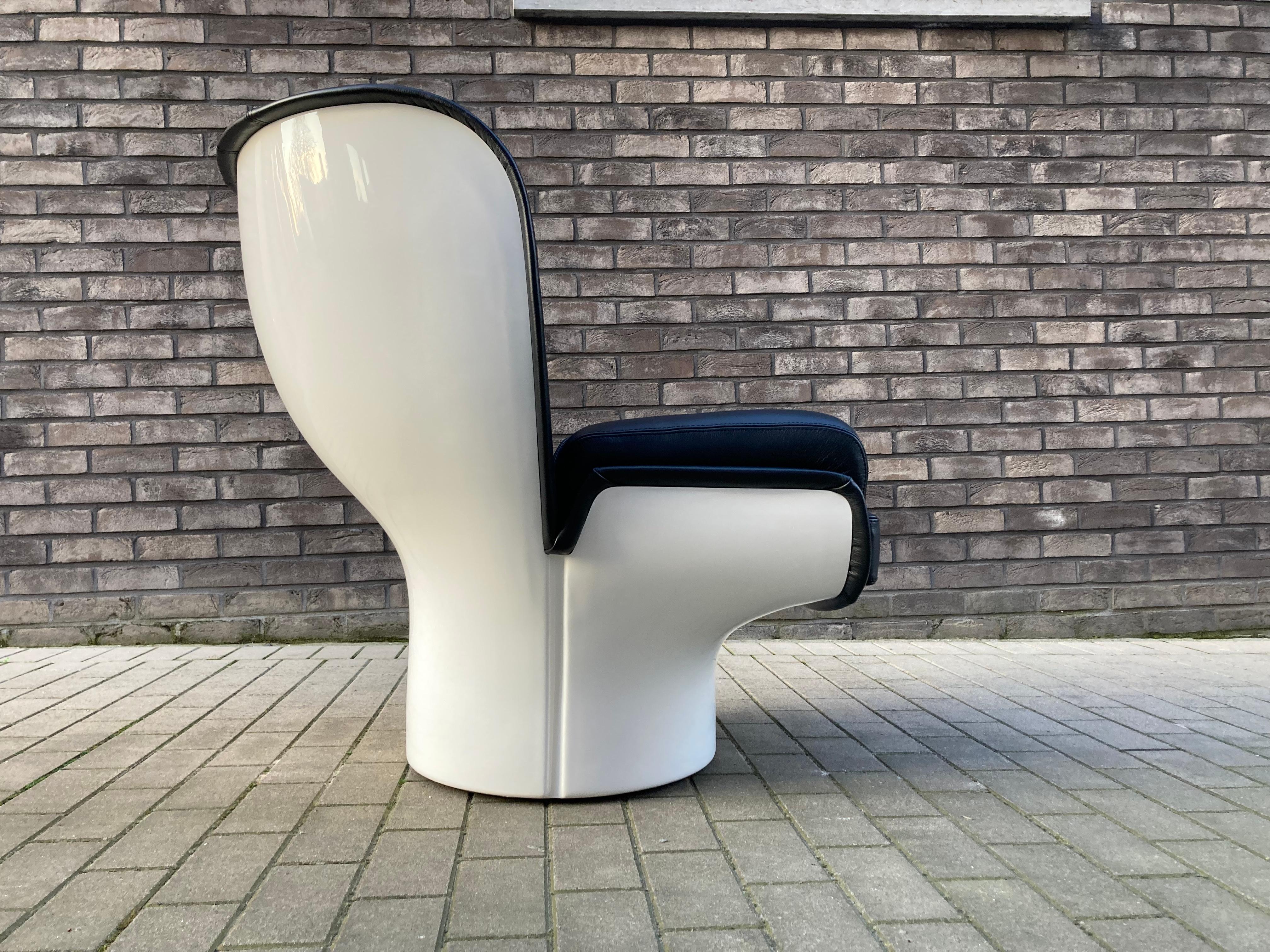 Contemporary Joe Colombo Elda Chair, Black Leather, White Fiberglass Shell For Sale
