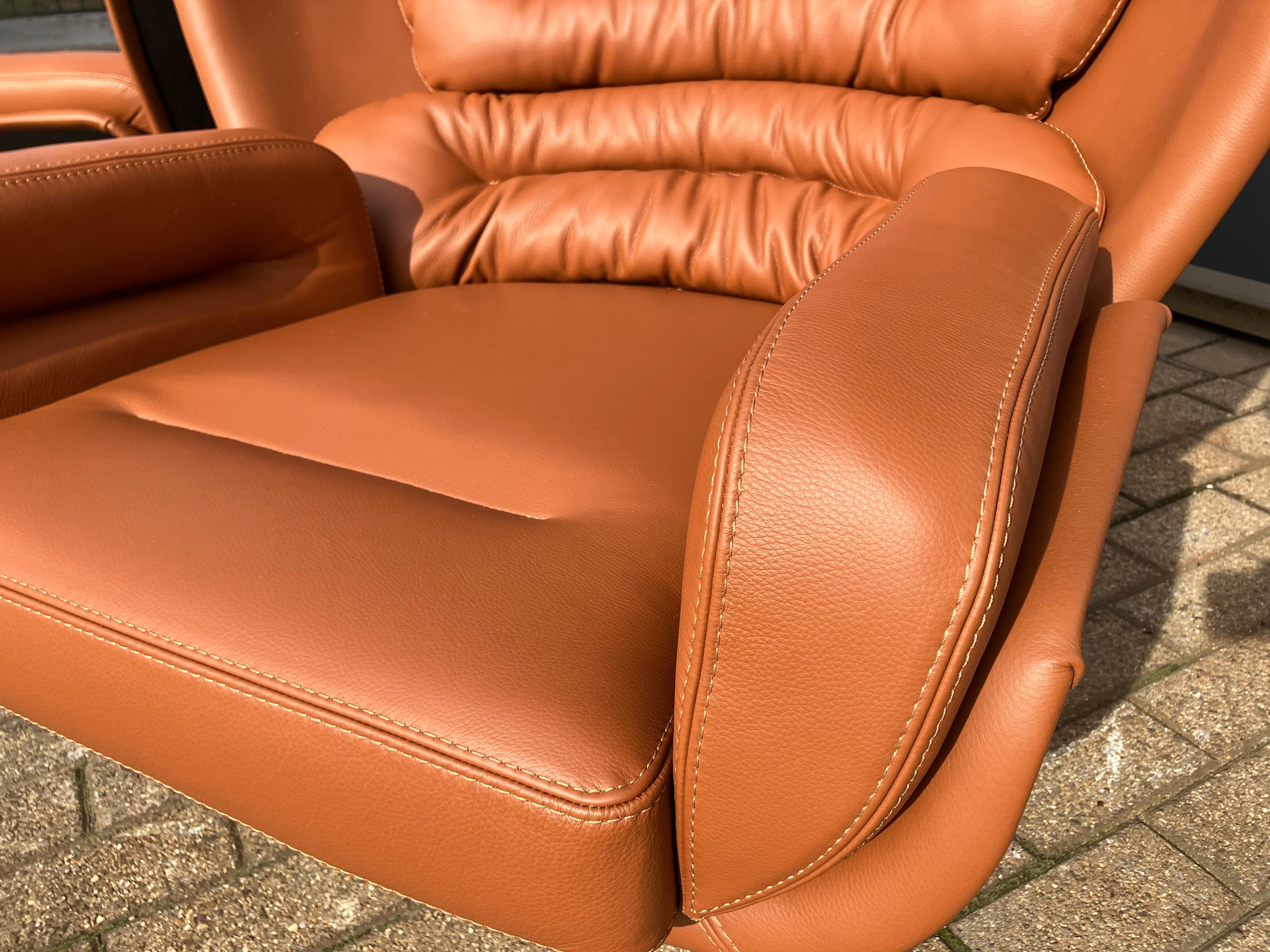 Joe Colombo Elda Chair Cognac leather, Black shell For Sale 7