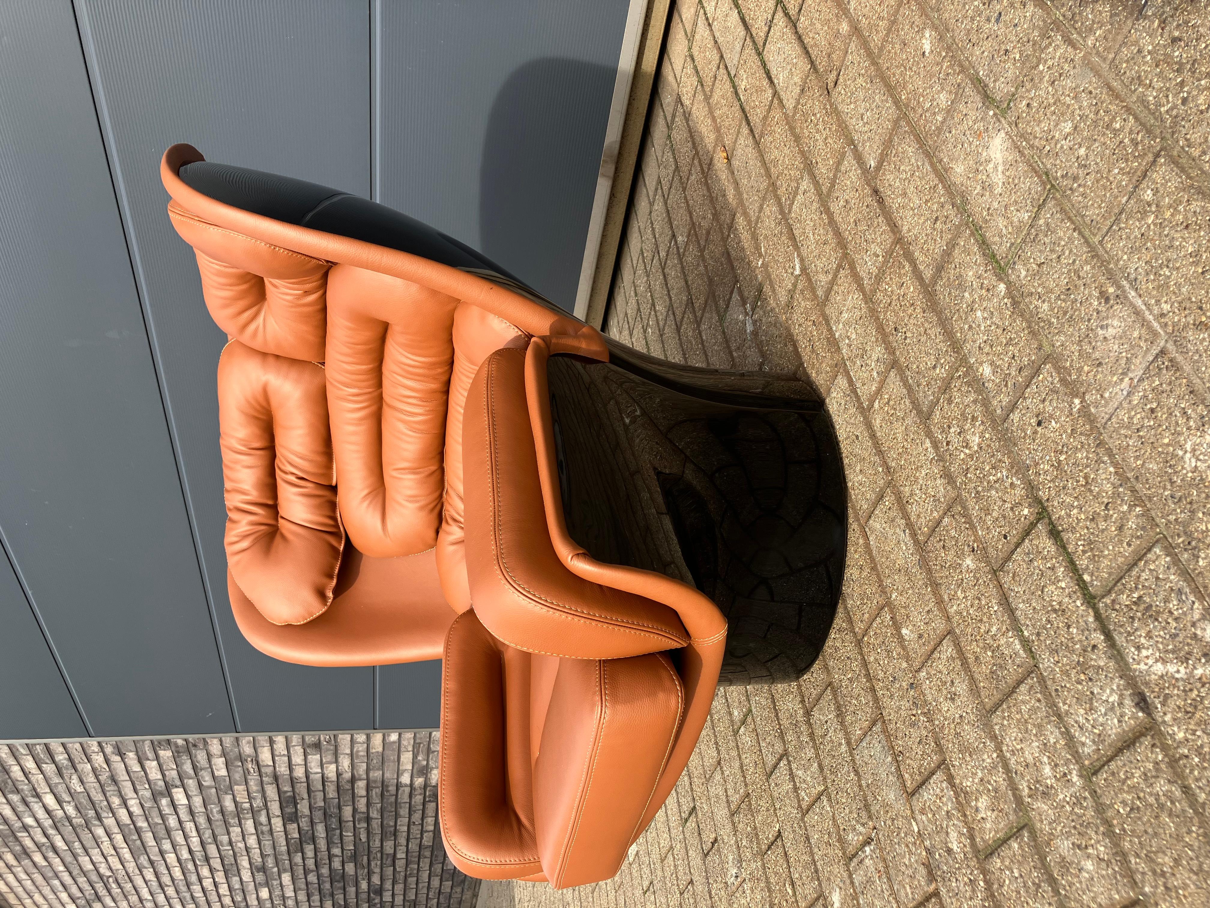 In impeccable NEW condition!   

Iconic Space Age classic: Elda Chair by Joe Colombo (1963- Italy).  360 degree rotatable base (swivel).  
With certificate of authenticity and warranty! 

Cognac leather with a beautiful grain of the highest quality!