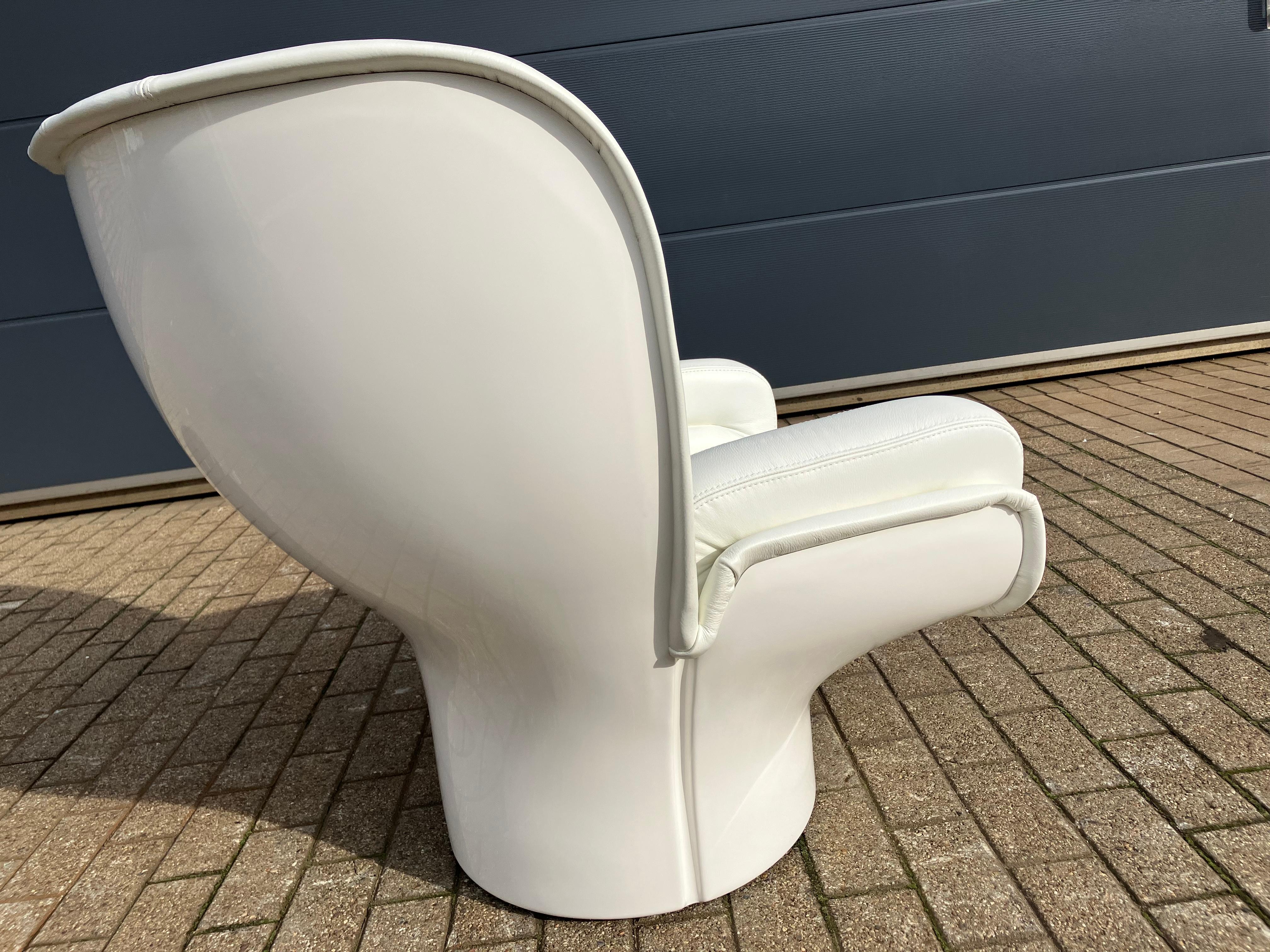 Italian Joe Colombo Elda Chair in White leather and white fiberglass  For Sale