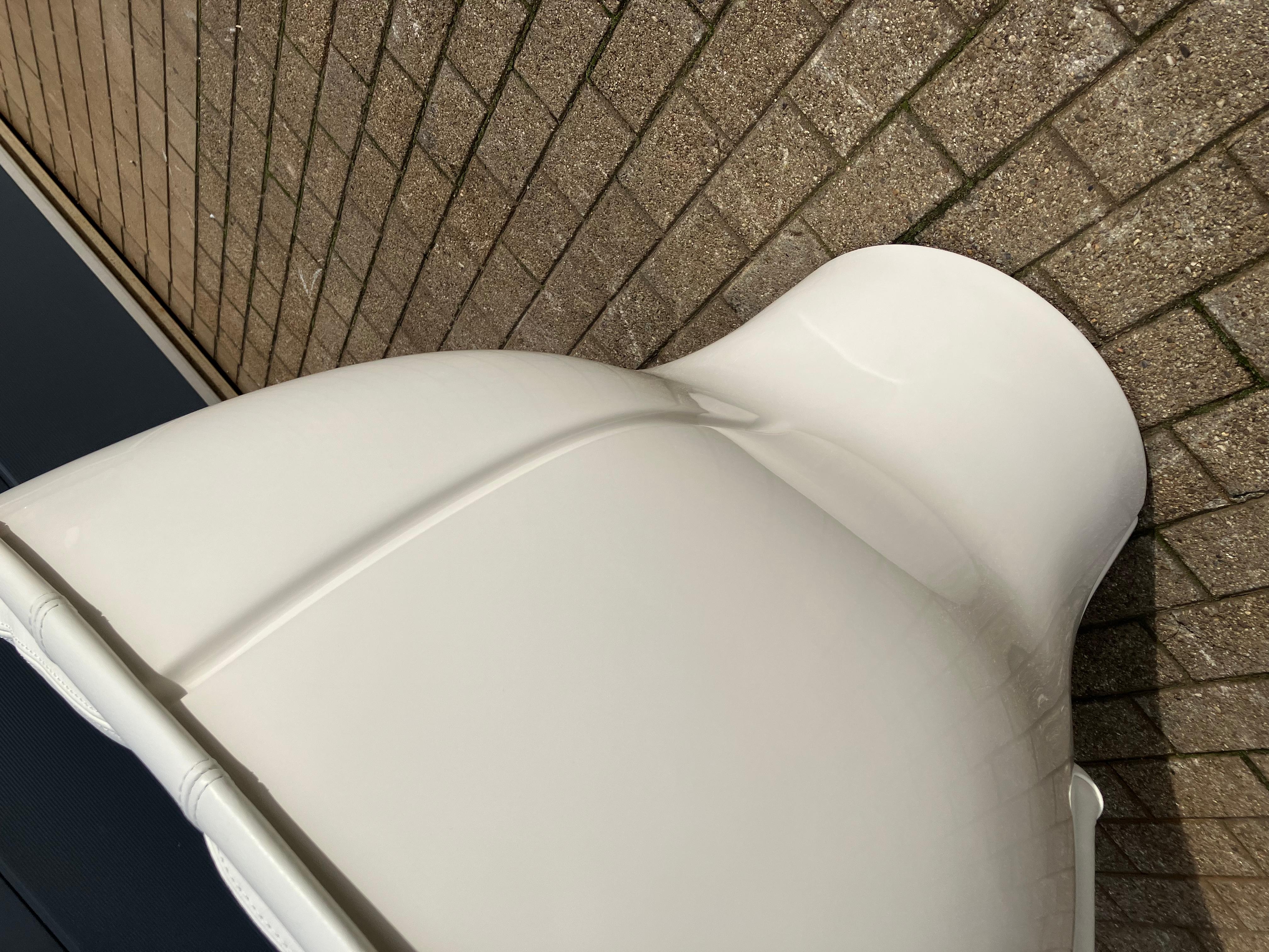 Joe Colombo Elda-Stuhl aus weißem Leder und weißem Fiberglas  im Zustand „Neu“ im Angebot in Izegem, BE