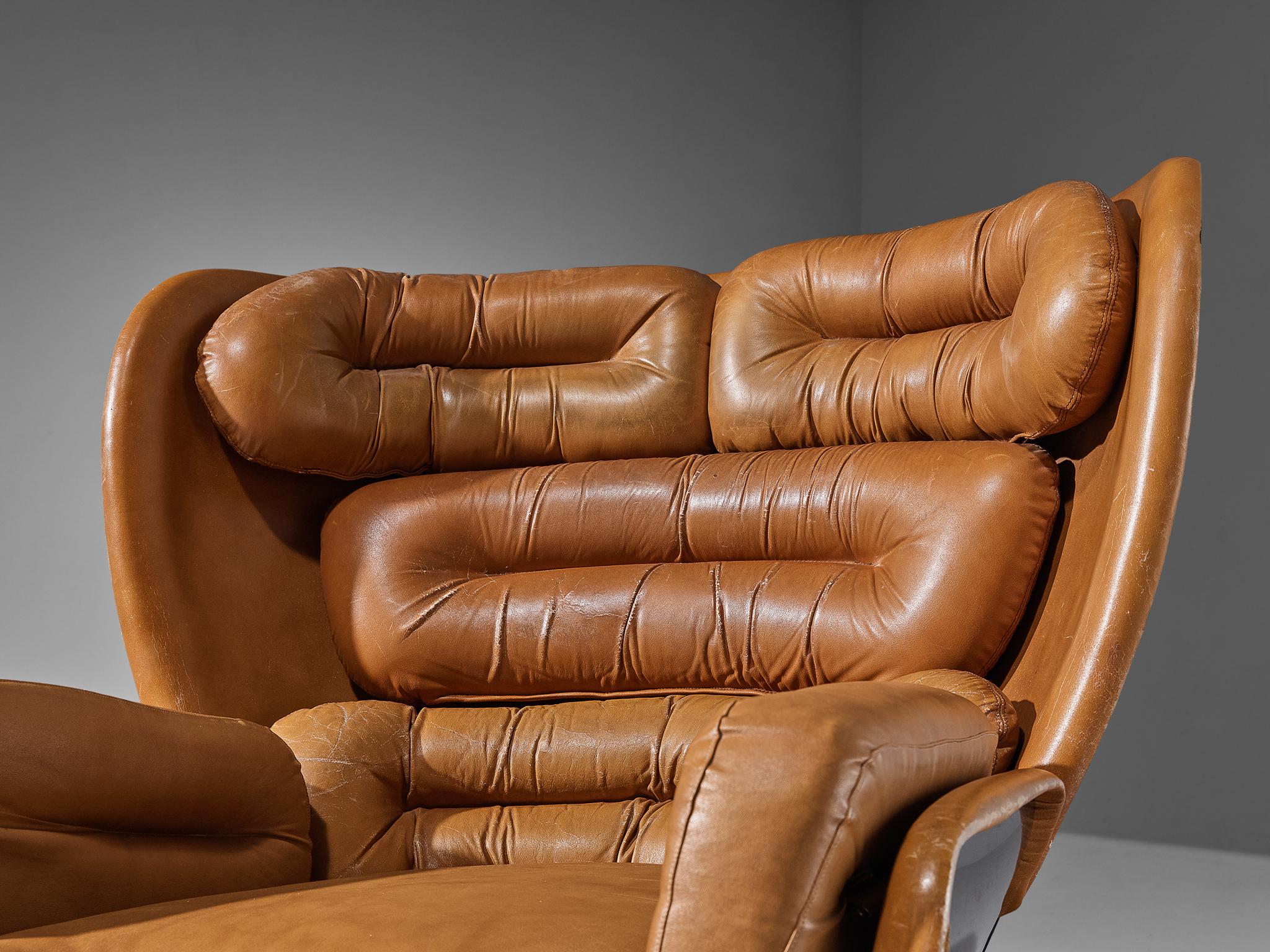 Joe Colombo ‘Elda’ Lounge Chair in Cognac Leather and Black Fiberglass For Sale 2