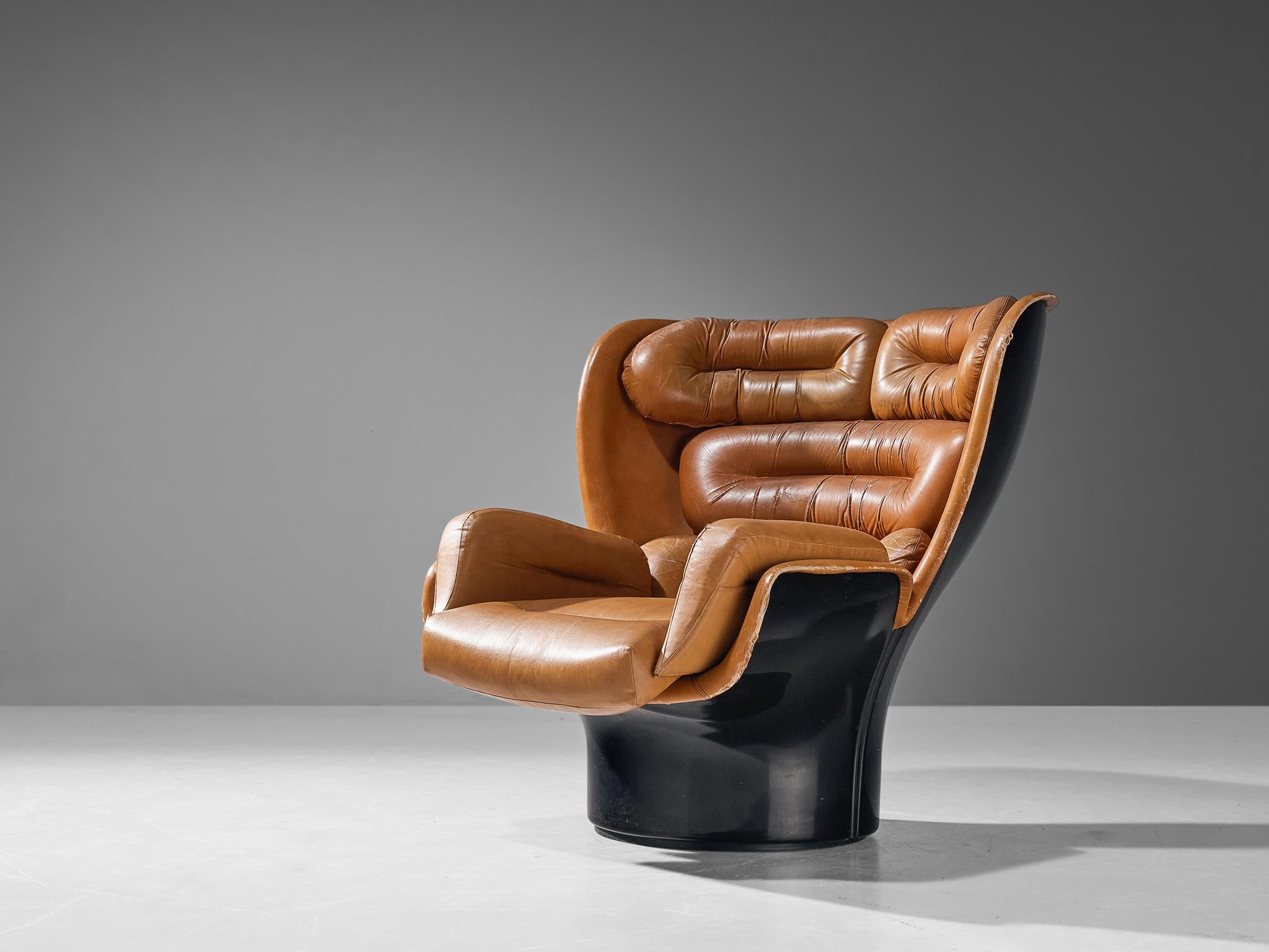 Joe Colombo ‘Elda’ Lounge Chair in Cognac Leather and Black Fiberglass For Sale 1