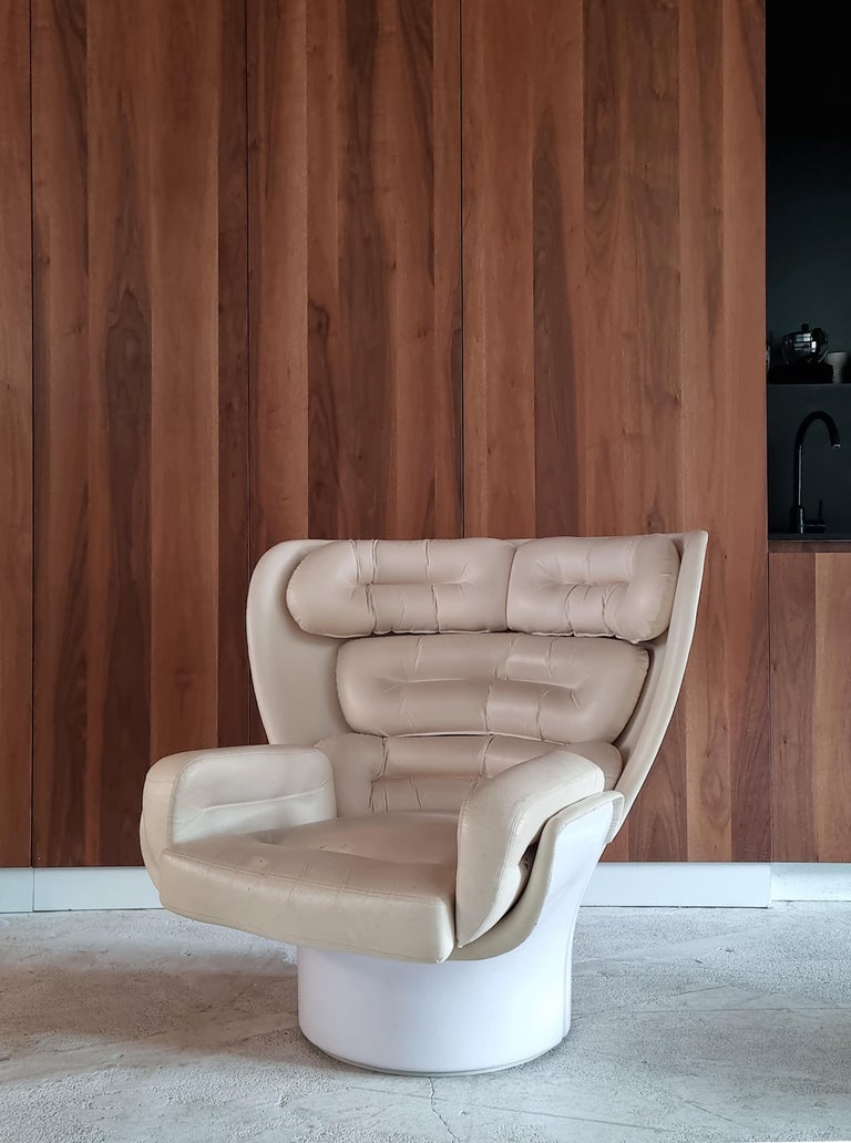 Joe Colombo lounge chair model ‘Elda’, fiberglass, white leather, Italy, design 1963, 1971 production. 1st owner.

The ‘Elda’ chair is one of the most well-known designs of Italian designer Joe Colombo. This lounge chair is one of the first designs