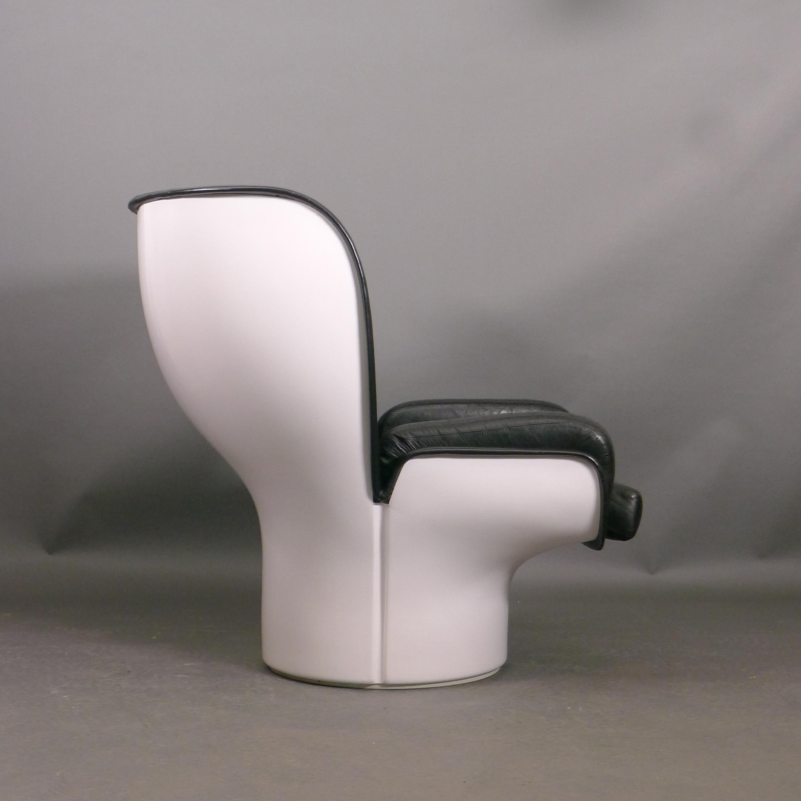 Mid-20th Century Joe Colombo 'Elda' Lounge Chair, White Leather and Fibreglass, by Comfort, Italy For Sale