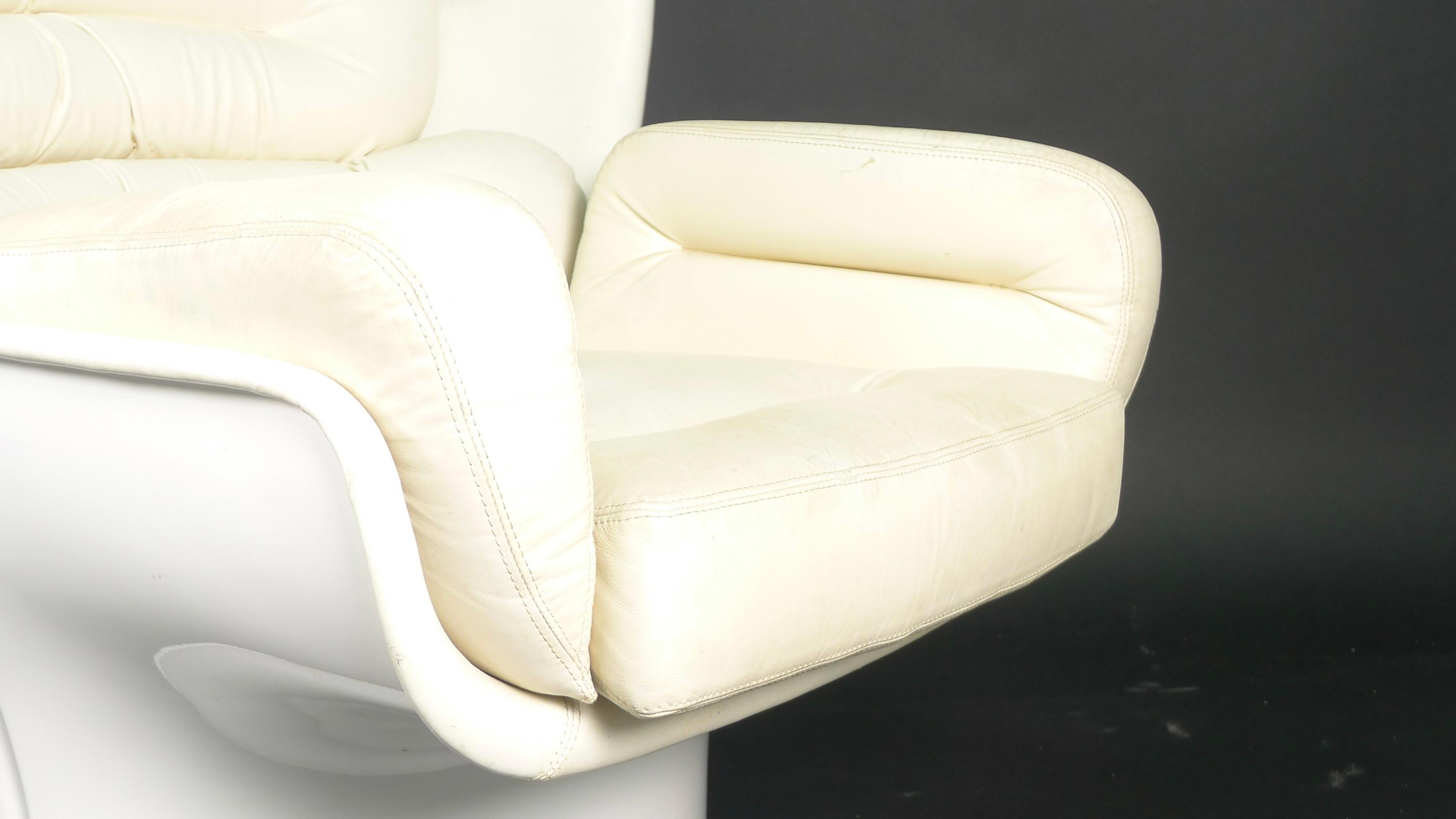 Joe Colombo 'Elda' Lounge Chair, White Leather and Fibreglass, by Comfort, Italy 5