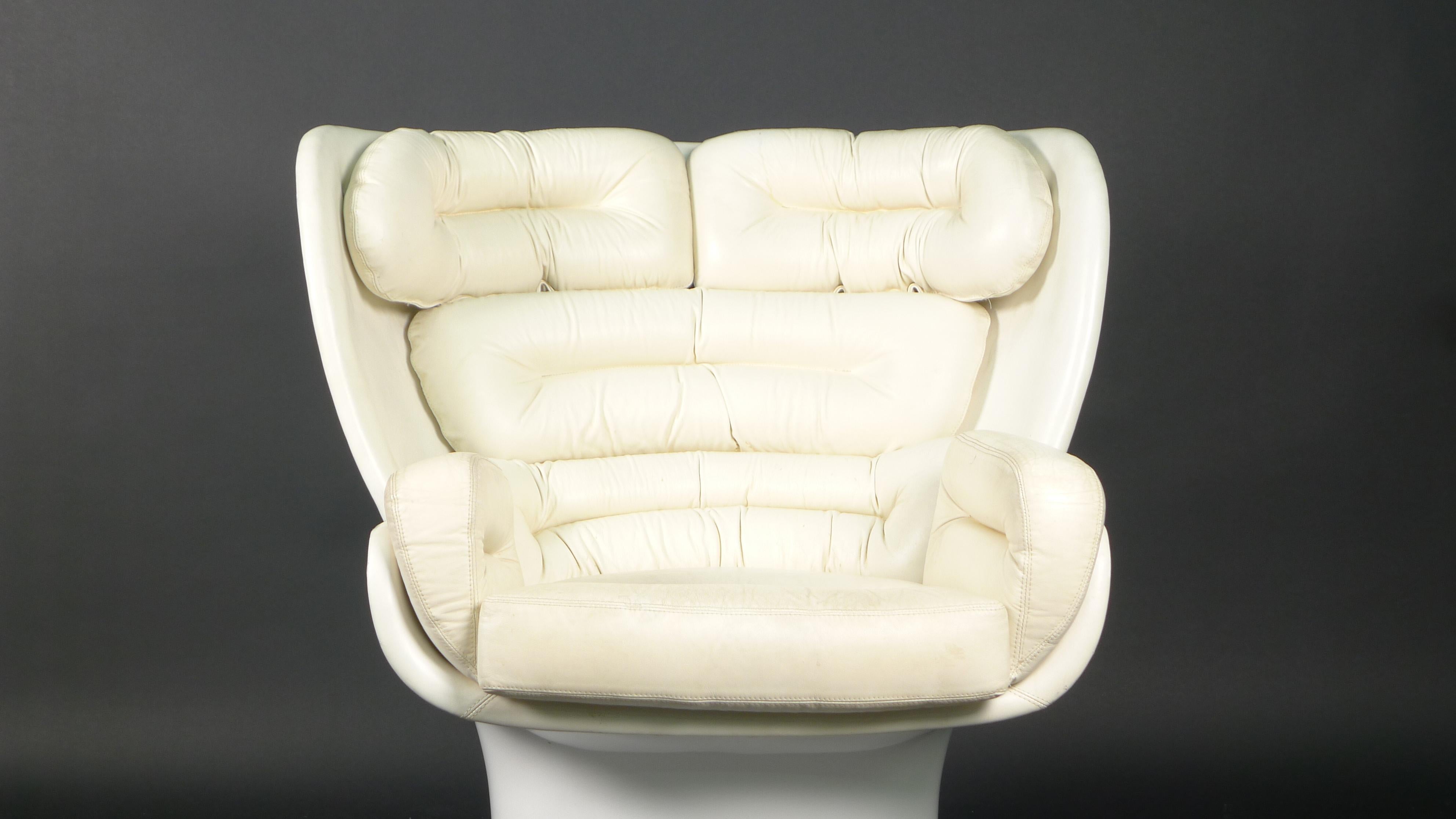 Italian Joe Colombo 'Elda' Lounge Chair, White Leather and Fibreglass, by Comfort, Italy For Sale