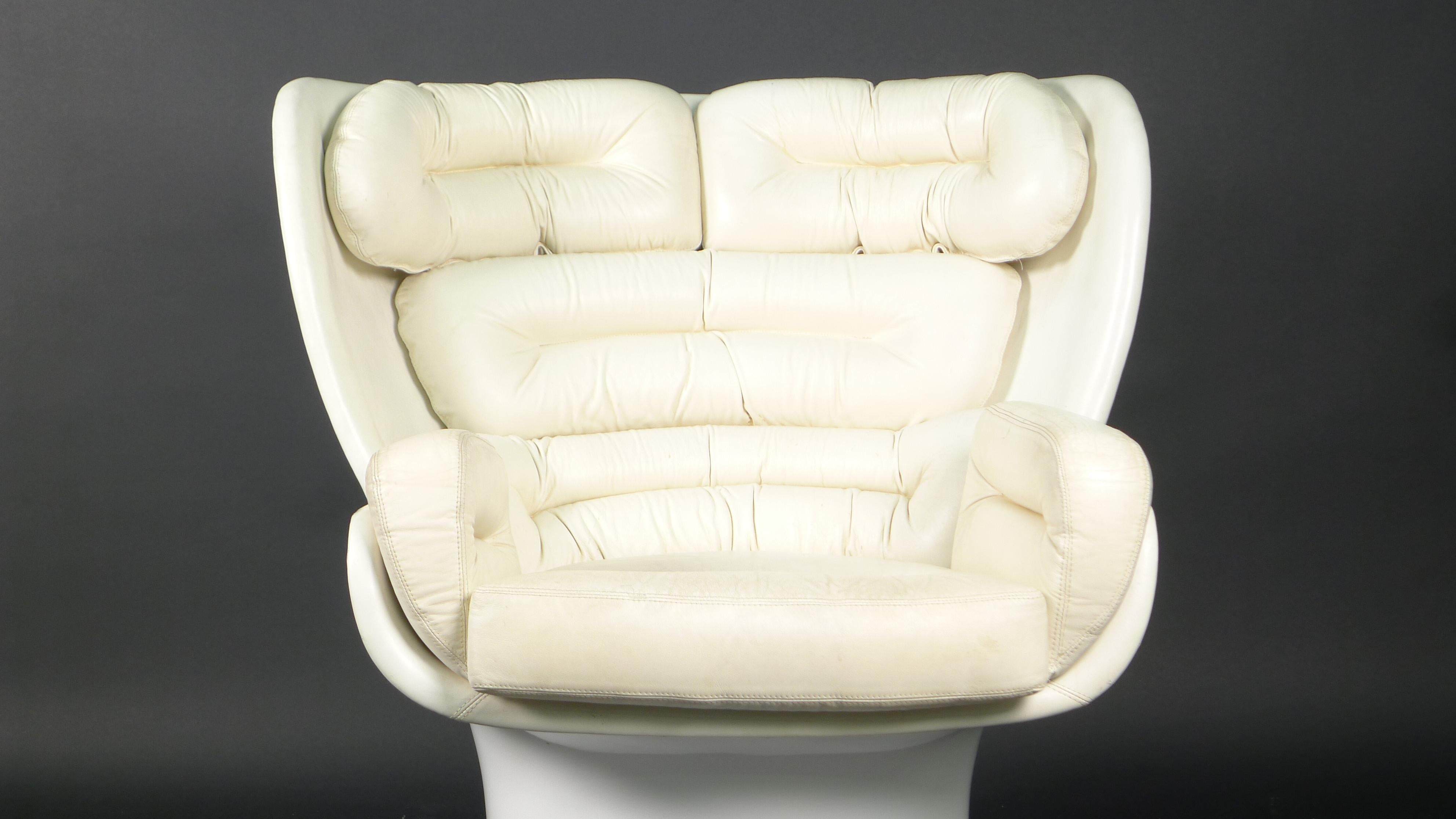 Joe Colombo 'Elda' Lounge Chair, White Leather and Fibreglass, by Comfort, Italy In Good Condition In Wargrave, Berkshire