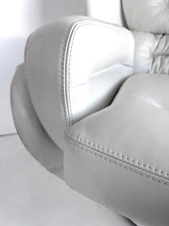 Joe Colombo Elda Swivel Chair, Fratelli Longhi, White Leather, 4 Available