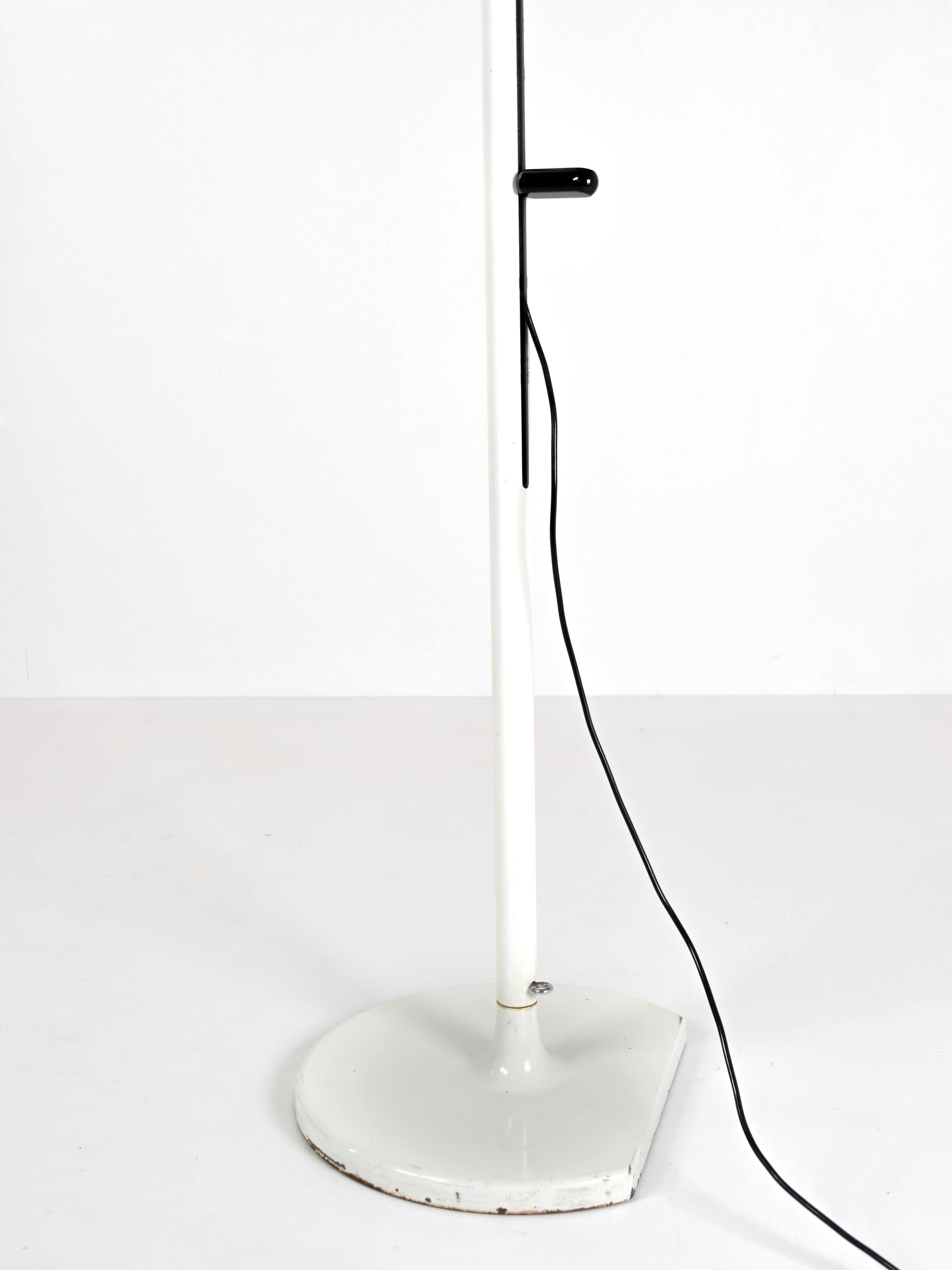 Joe Colombo Floor Lamp 'Coupe' for Oluce, Italy, 1960s In Good Condition In Hellouw, NL
