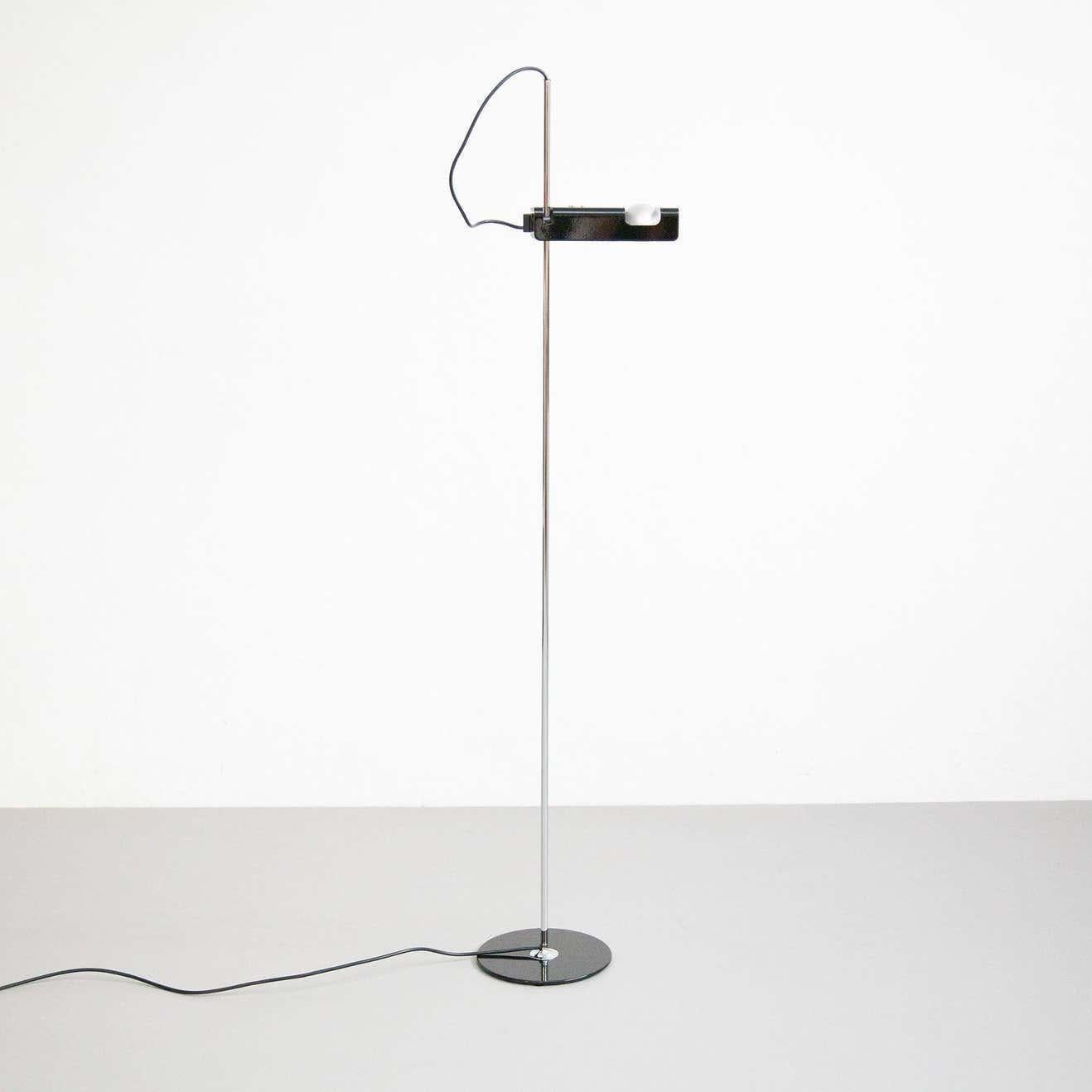Floor lamp 'Agnoli' designed by Tito Agnoli in 1954.
Floor lamp giving direct light, lacquered metal base, chromium-plated stem, adjustable reflector in lacquered aluminium. Manufactured by Oluce, Italy.

Floor lamp with stove-enameled sheet