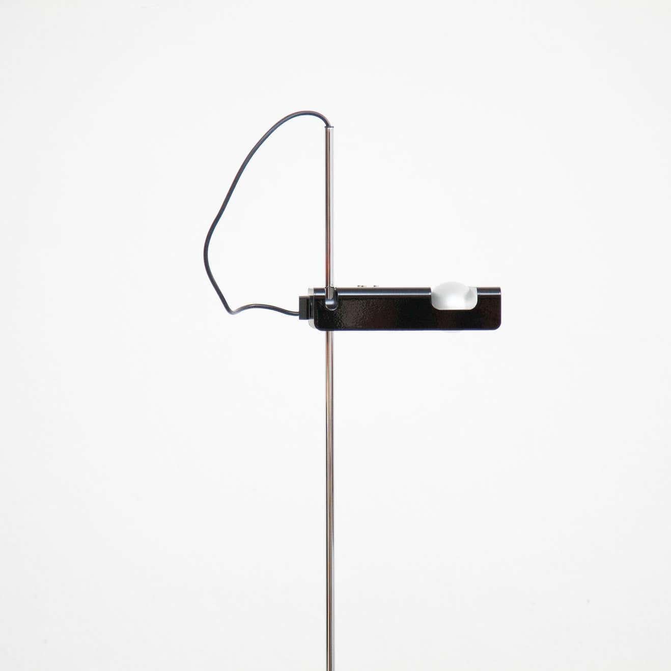 Joe Colombo Stehlampe „Spider“ aus Marmor und Metall von Oluce (Moderne der Mitte des Jahrhunderts) im Angebot