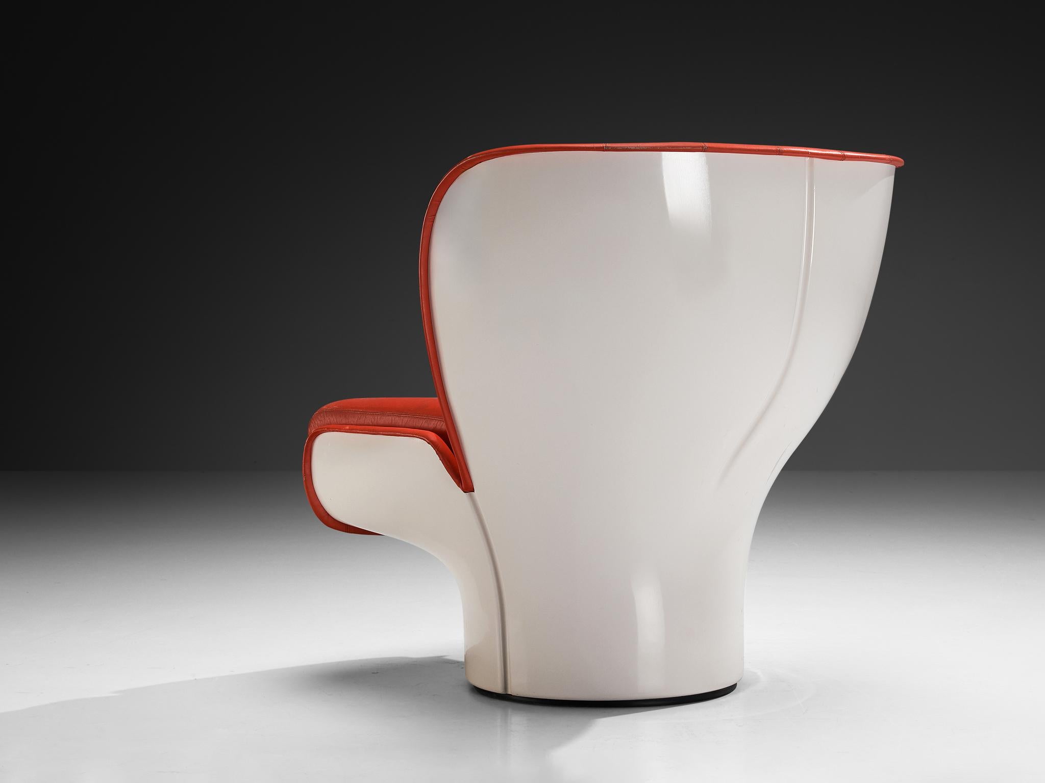 Joe Colombo for Comfort 'Elda' Lounge Chair in Red Leather and Fiberglass In Good Condition For Sale In Waalwijk, NL