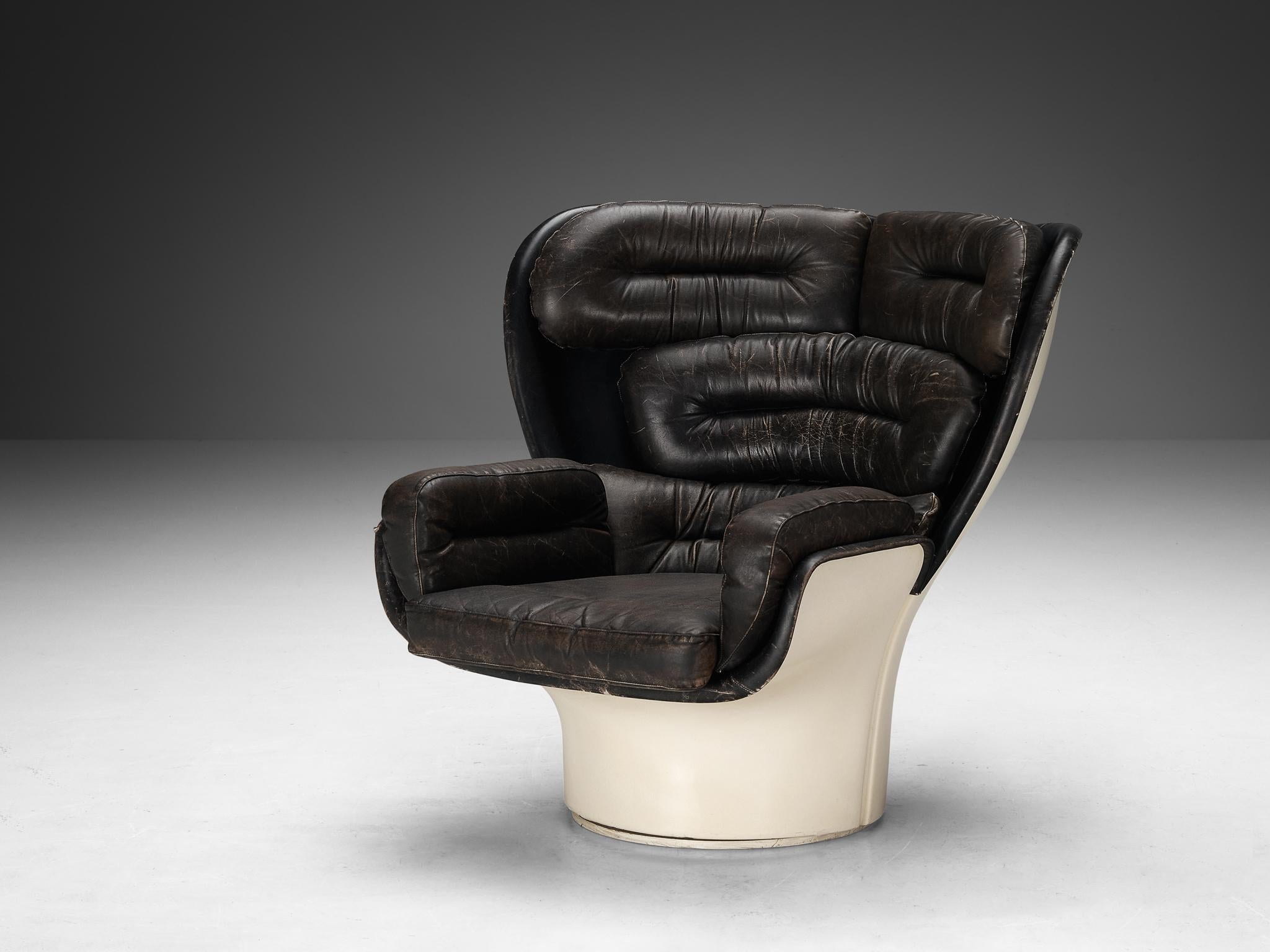 Joe Colombo for Comfort, chaise longue 'Elda', fibre de verre, cuir rouge, Italie, design 1963

La chaise Elda est l'une des créations les plus connues du designer italien Joe Colombo. Cette chaise longue est l'un des premiers designs utilisant en