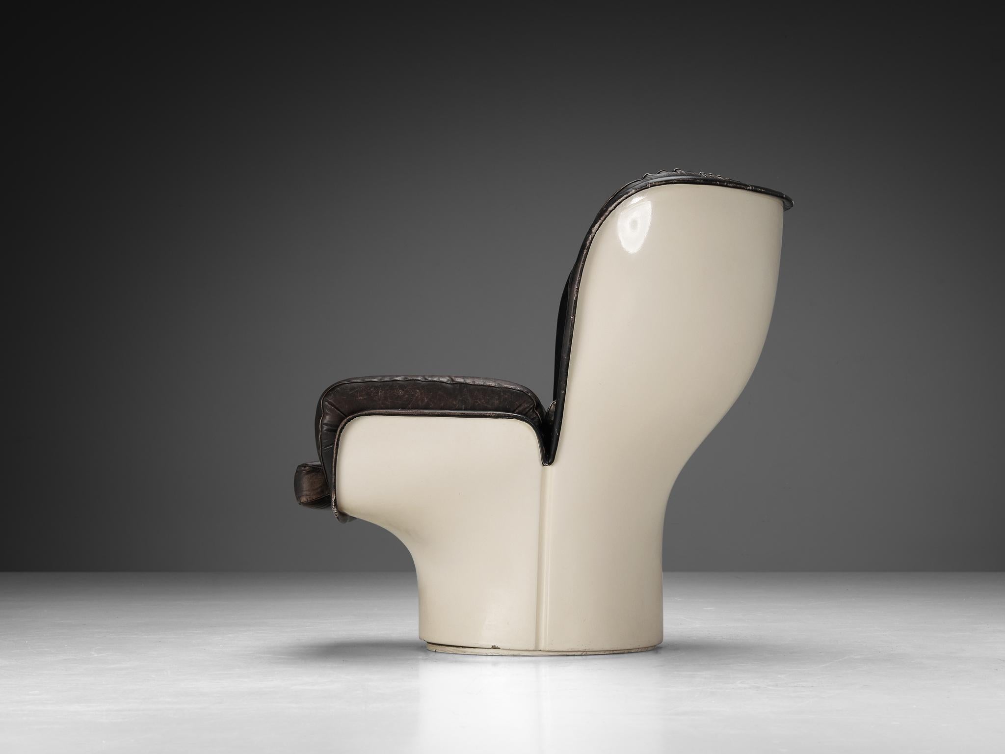Milieu du XXe siècle Joe Colombo for Comfort Lounge Chair 'Elda' en cuir Brown et fibre de verre  en vente